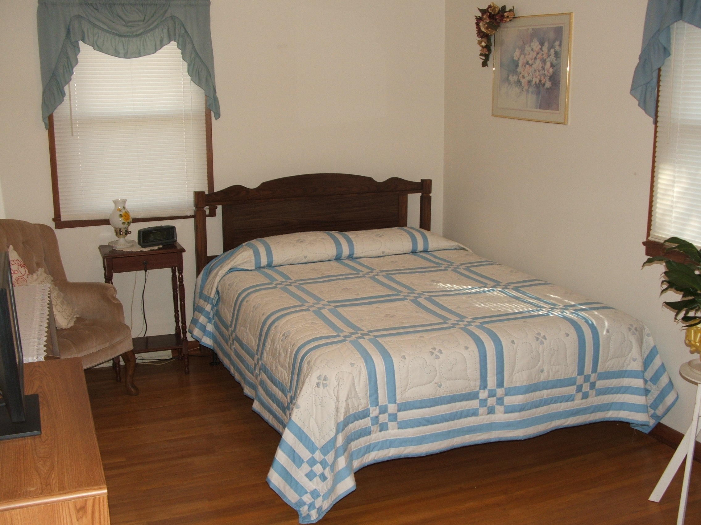 1301 N Rowley