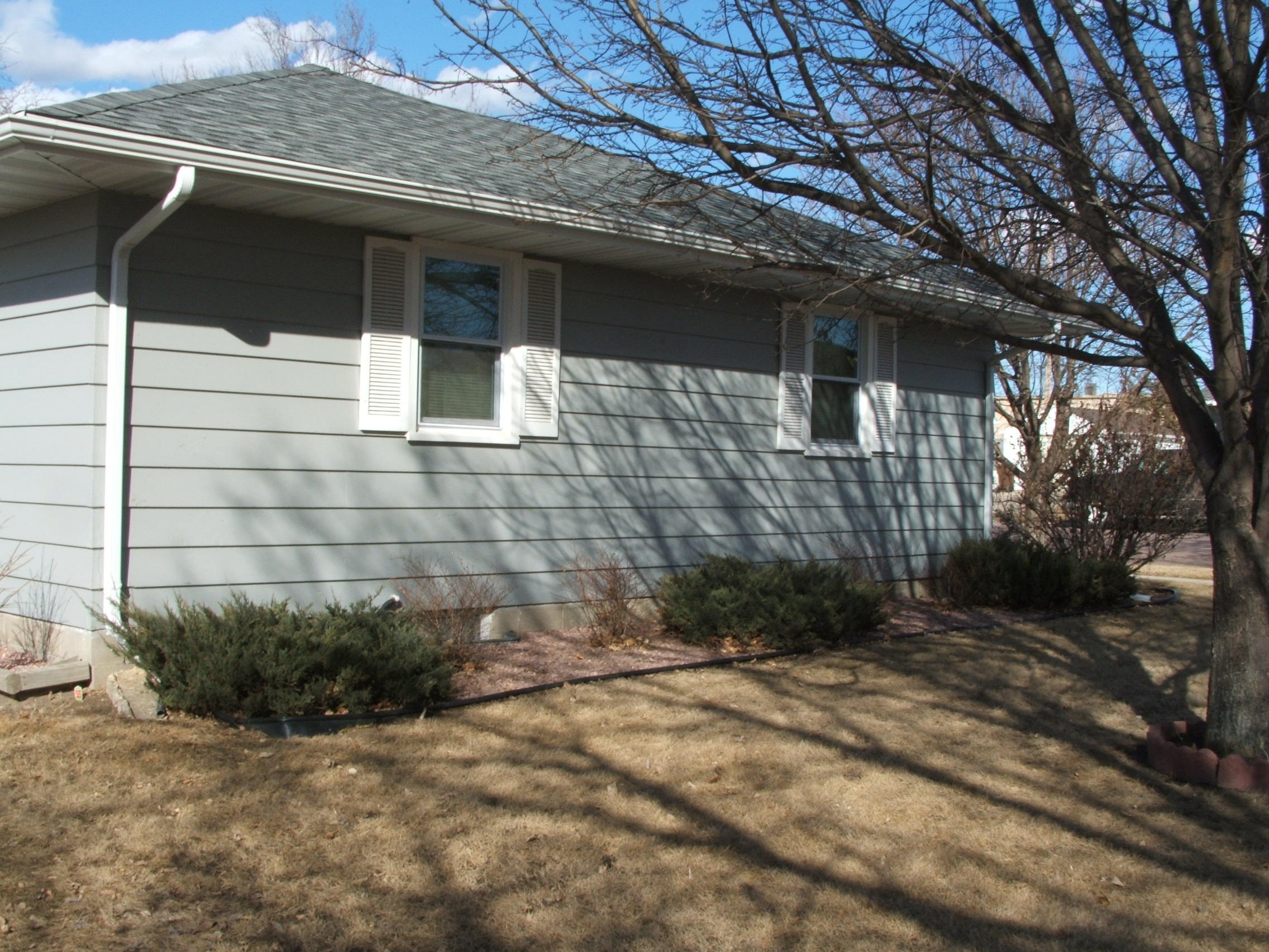 1301 N Rowley