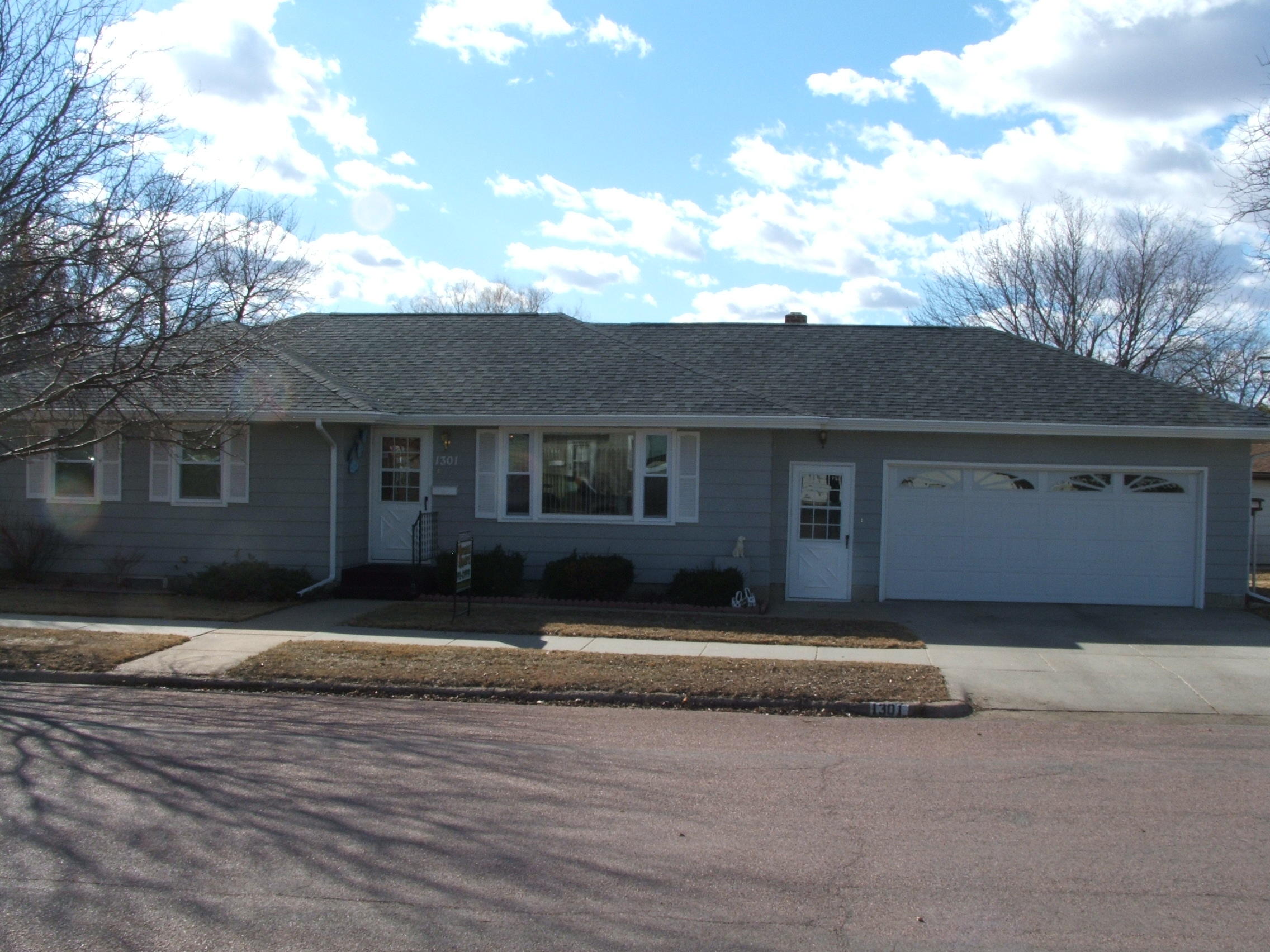 1301 N Rowley