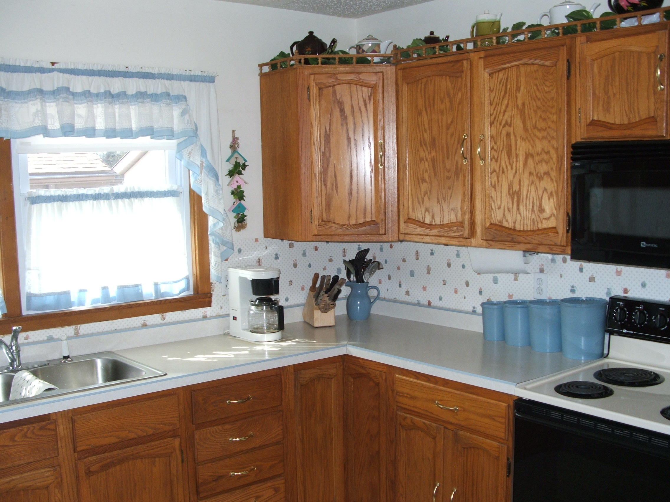 1301 N Rowley