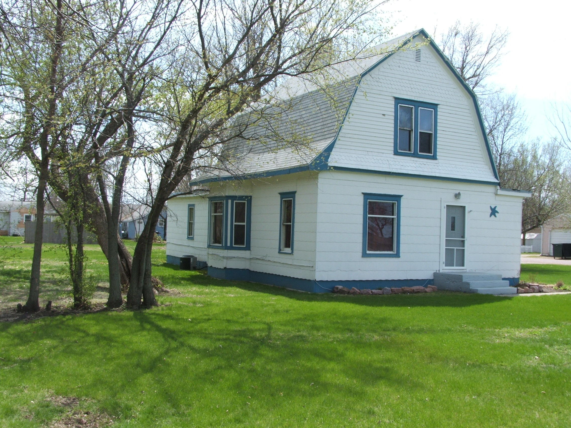 108 N Pearl