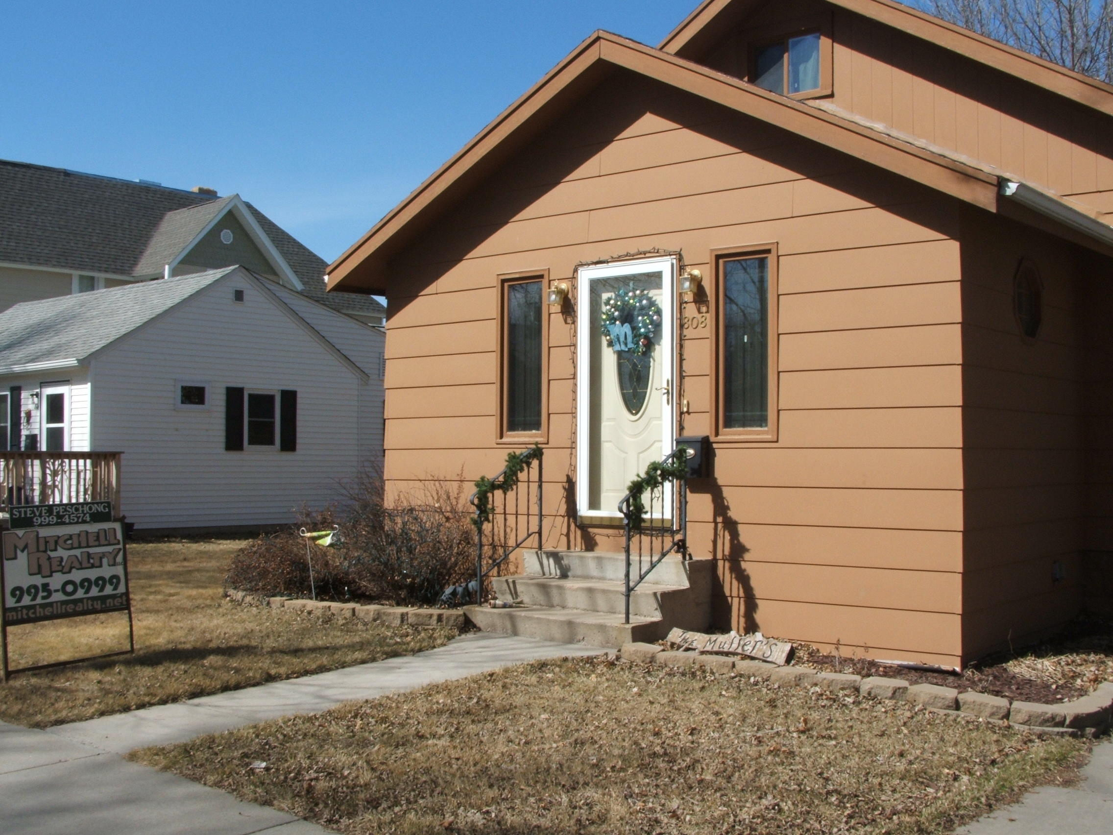 808 E 7th