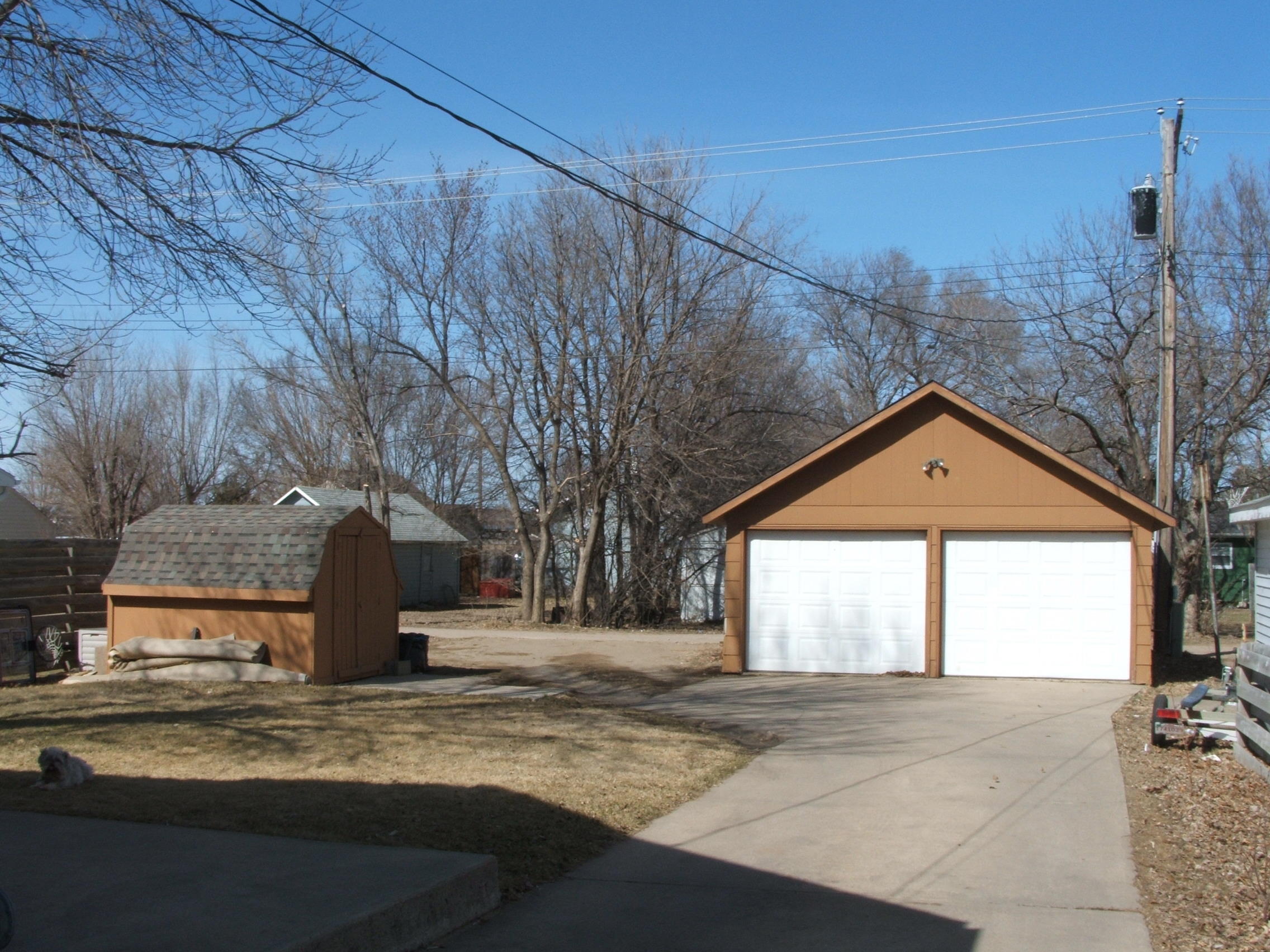 808 E 7th