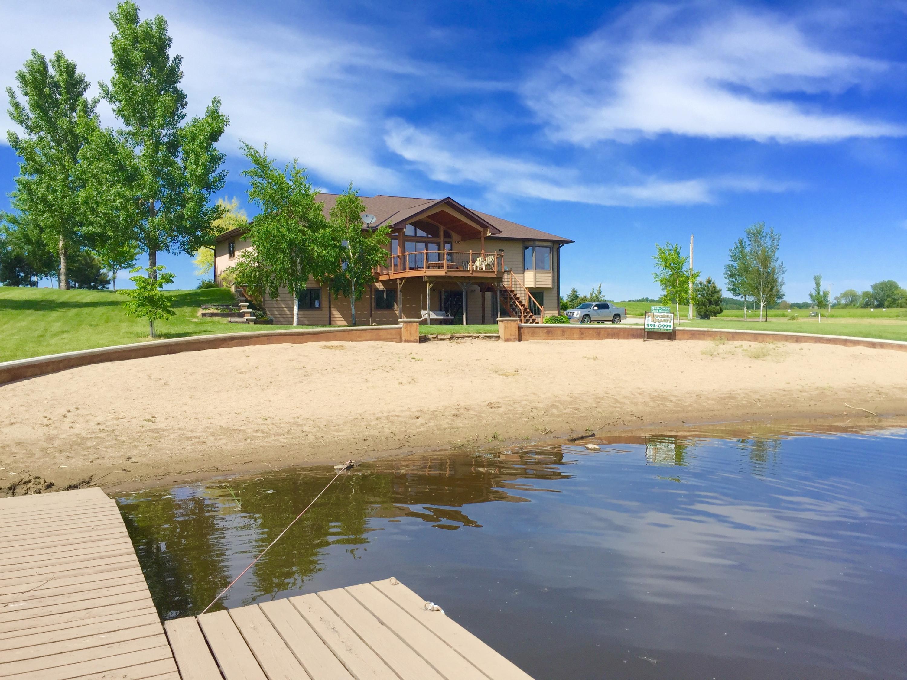 3352 Canal Cir