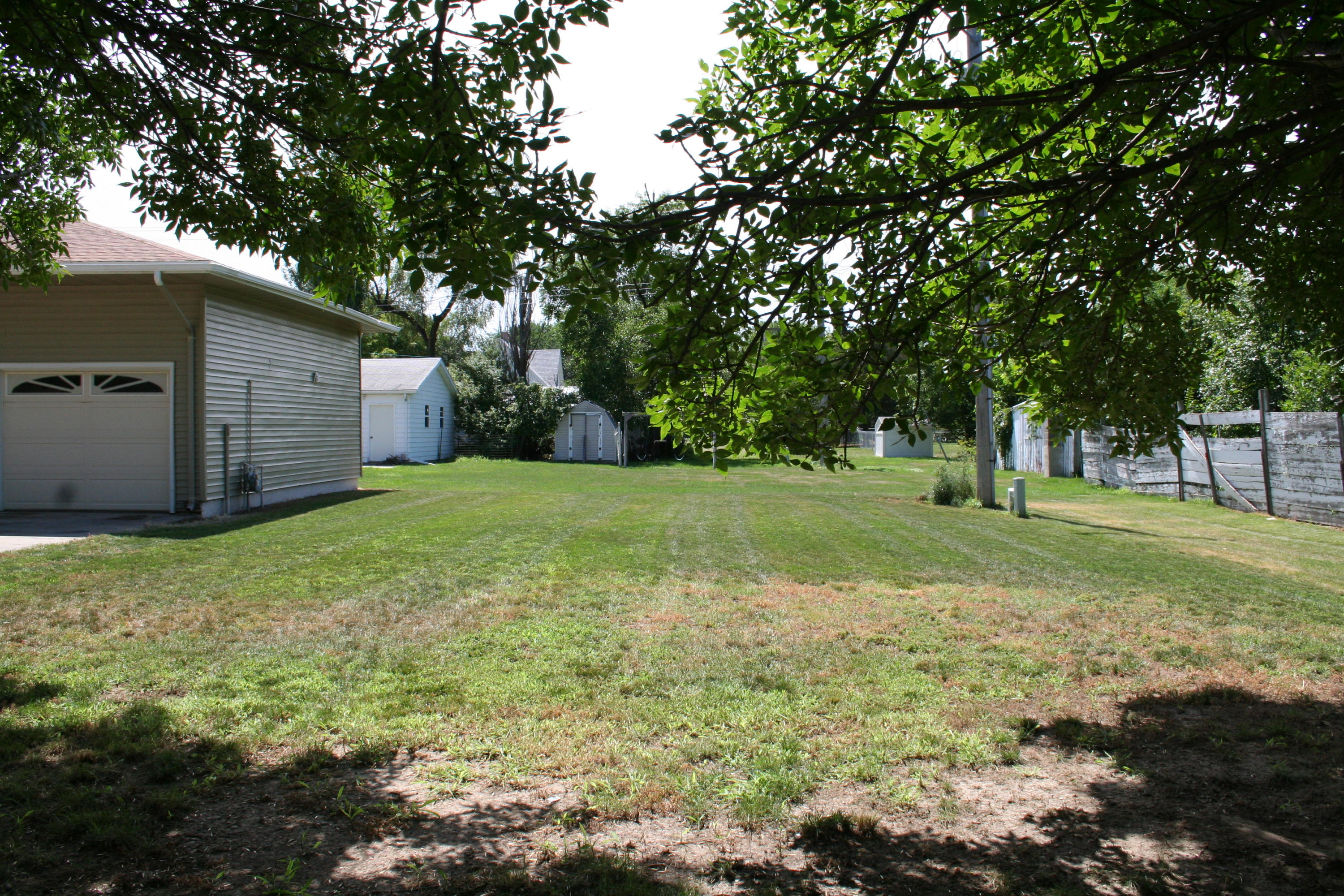 311 N Lindman