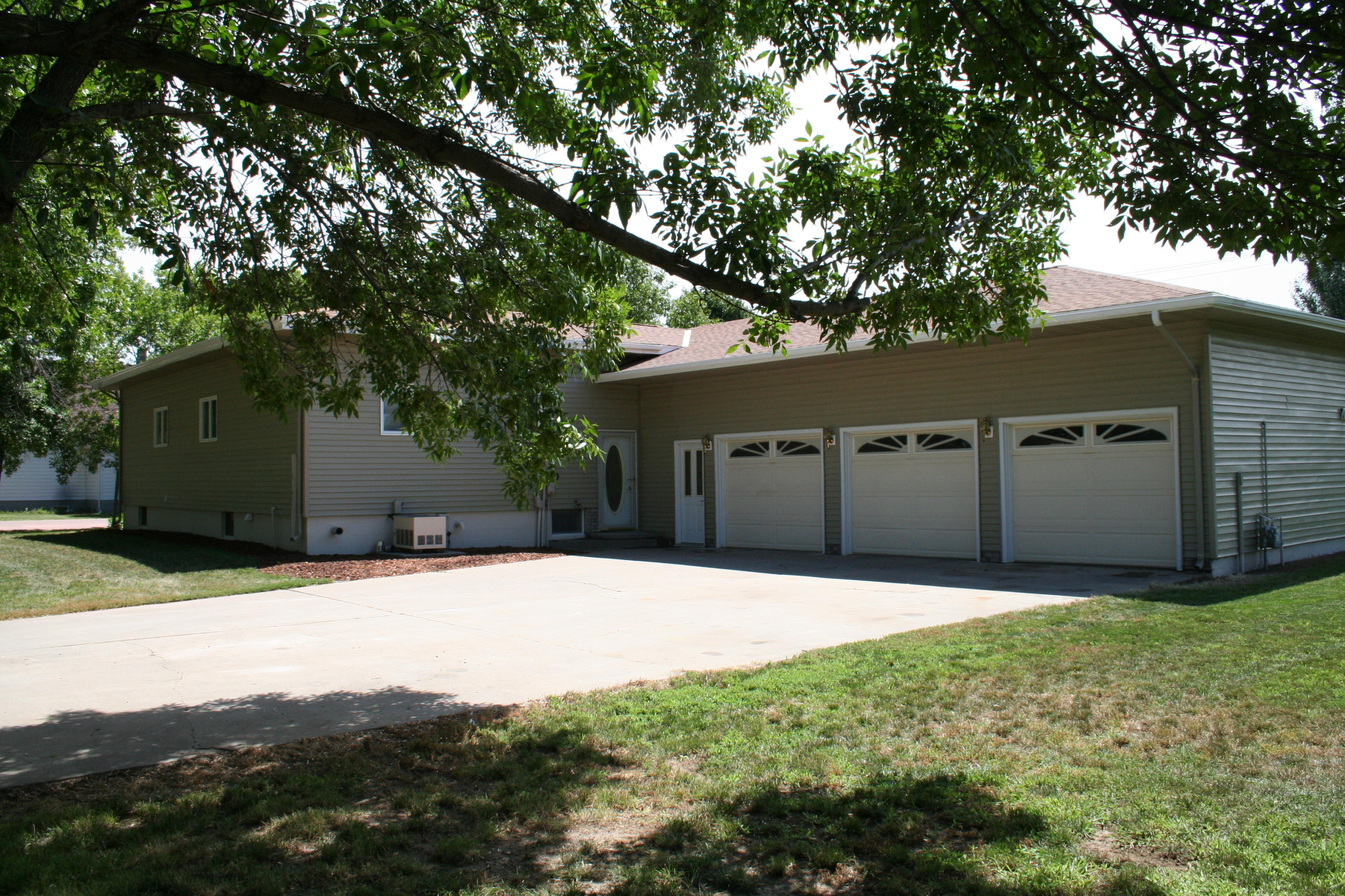 311 N Lindman