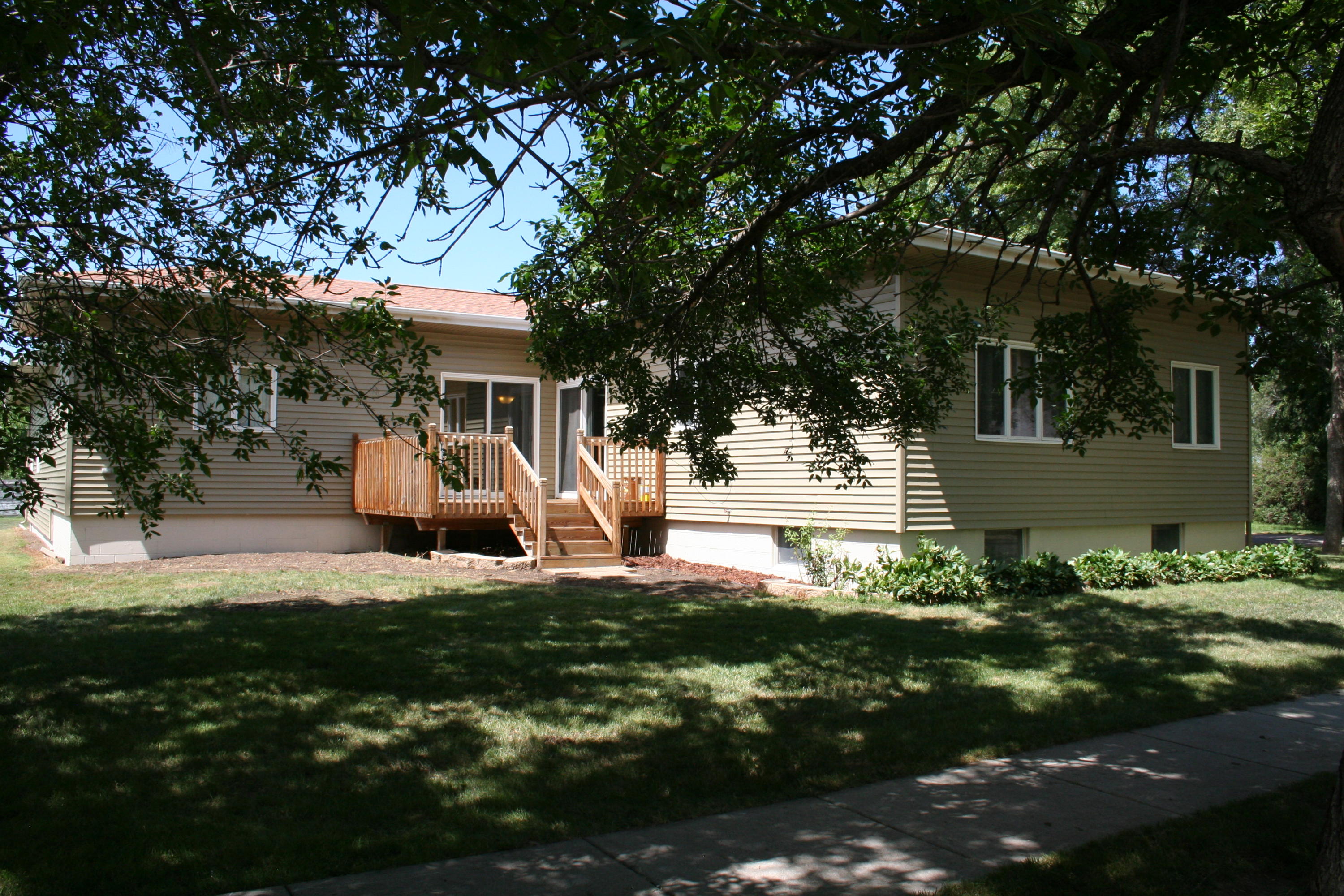 311 N Lindman