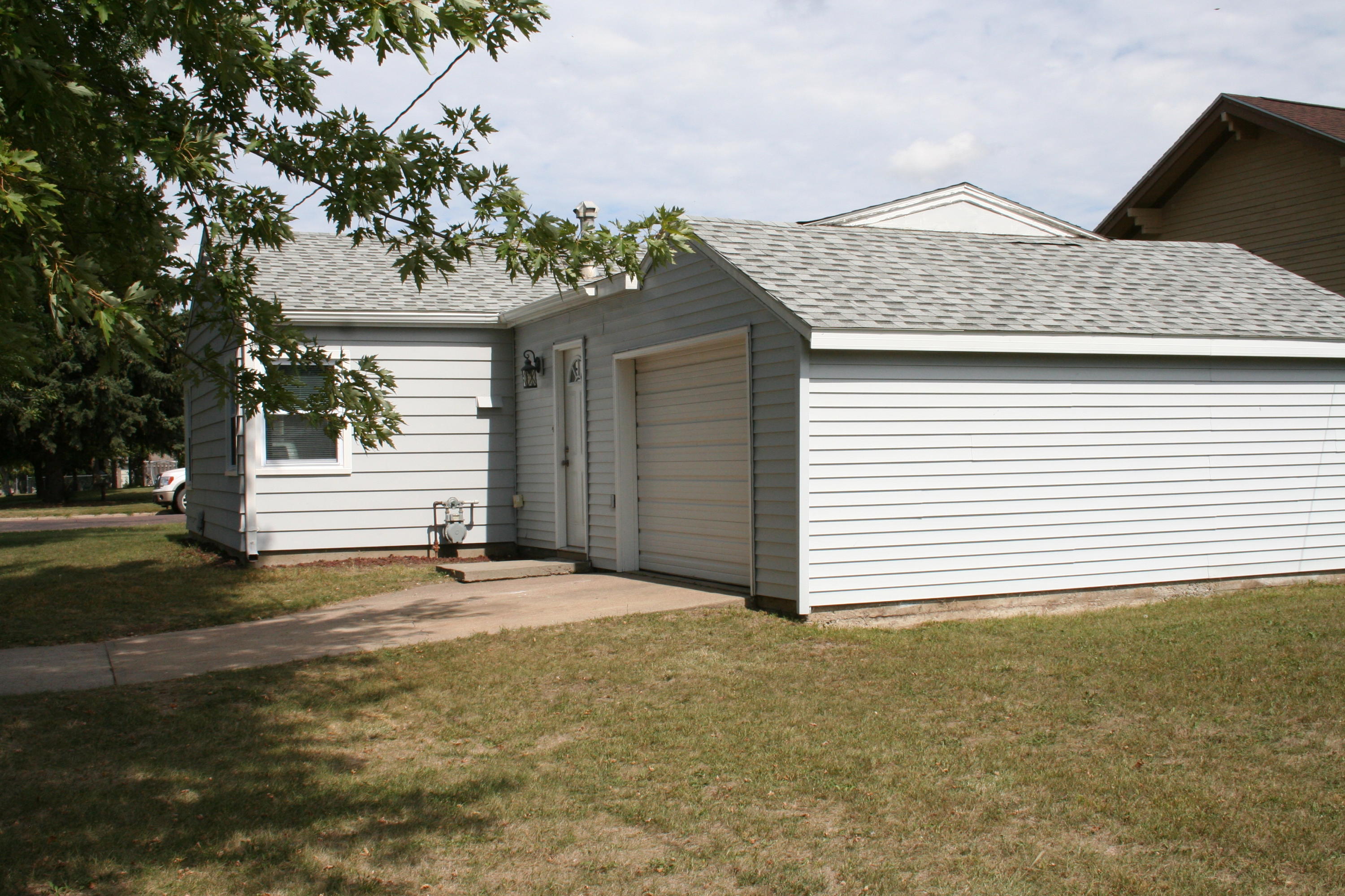 1121 W 5th Ave