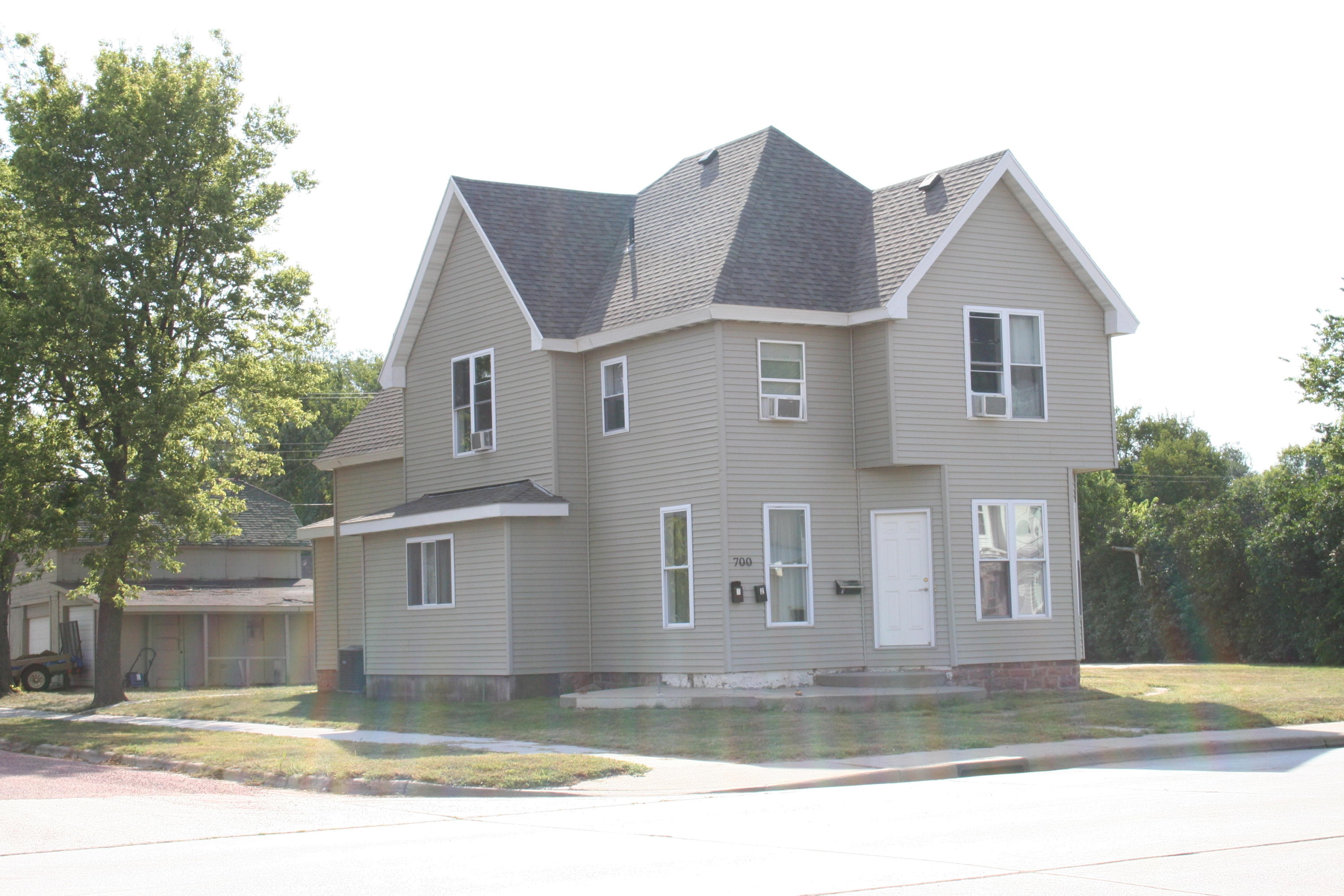 700 S Sanborn St