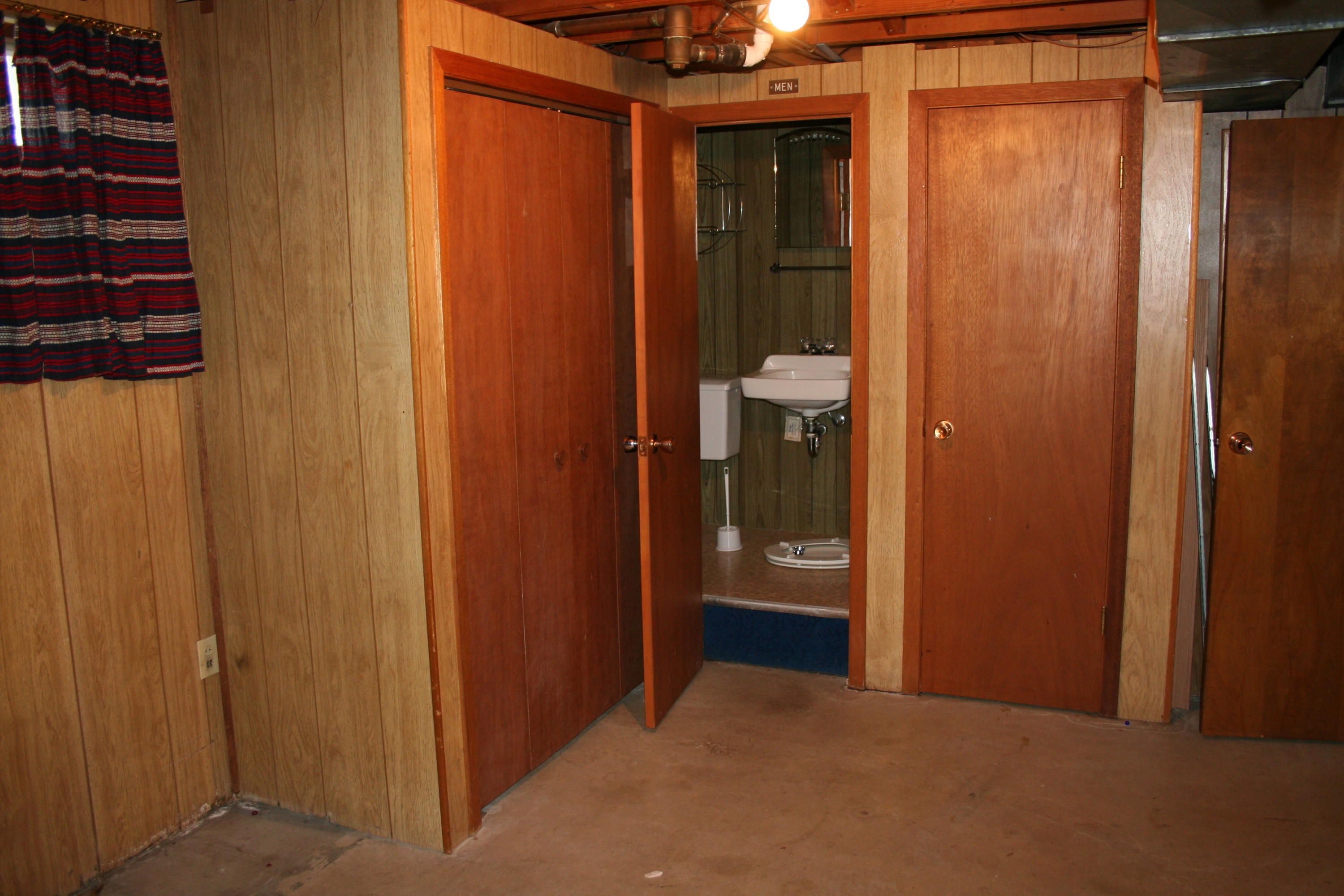 905 W Ash