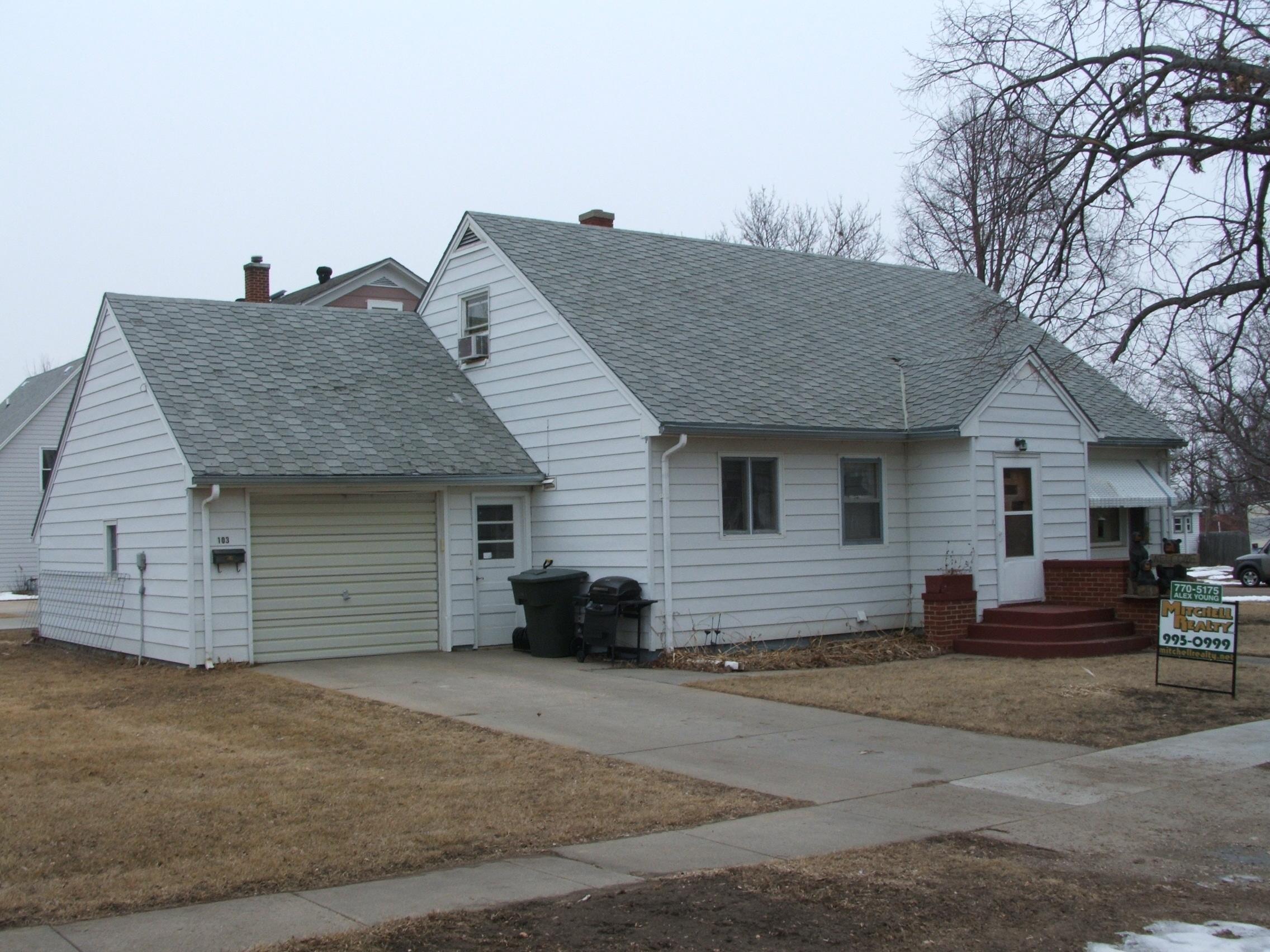 103 E Dakota St