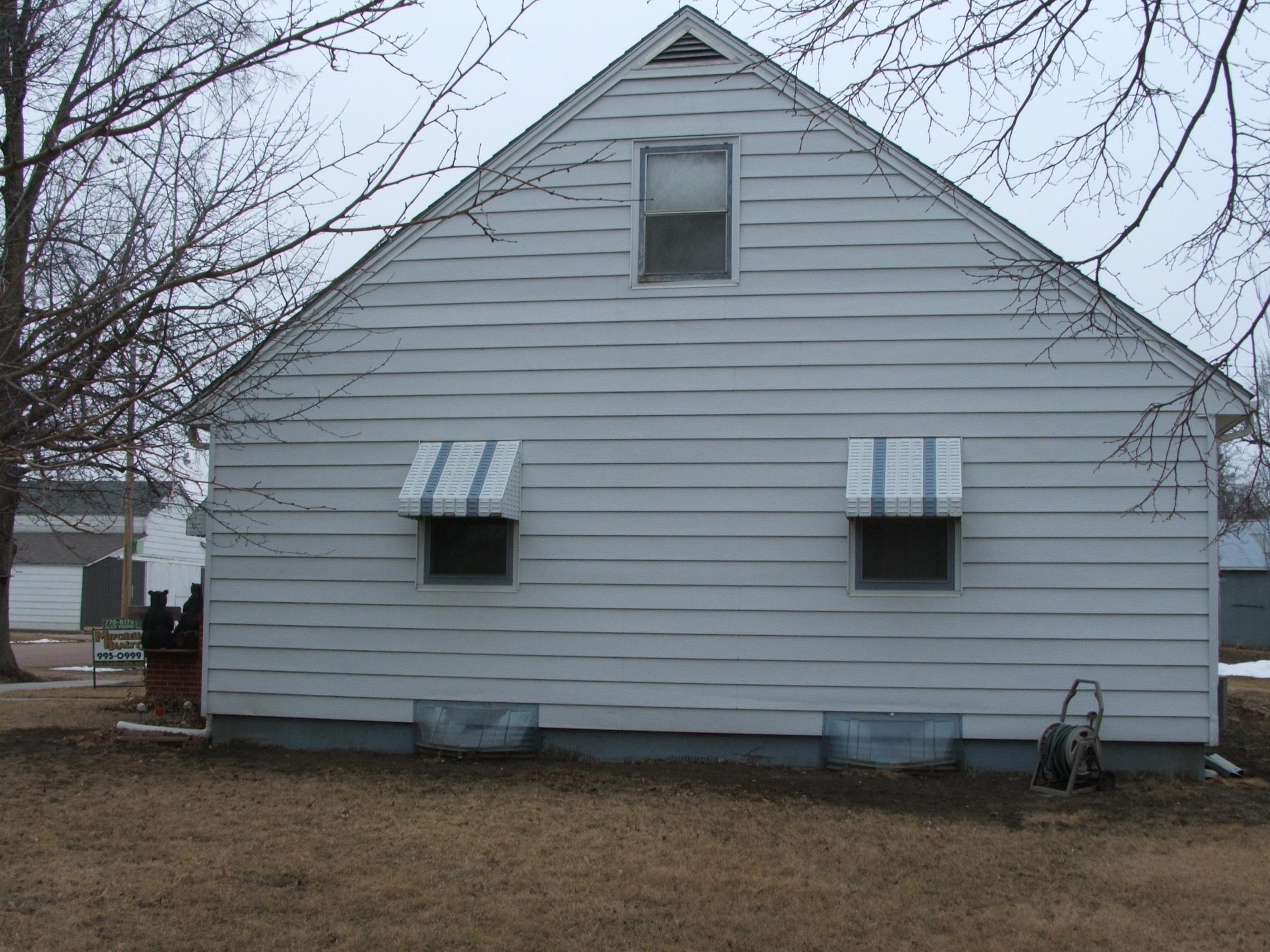 103 E Dakota St
