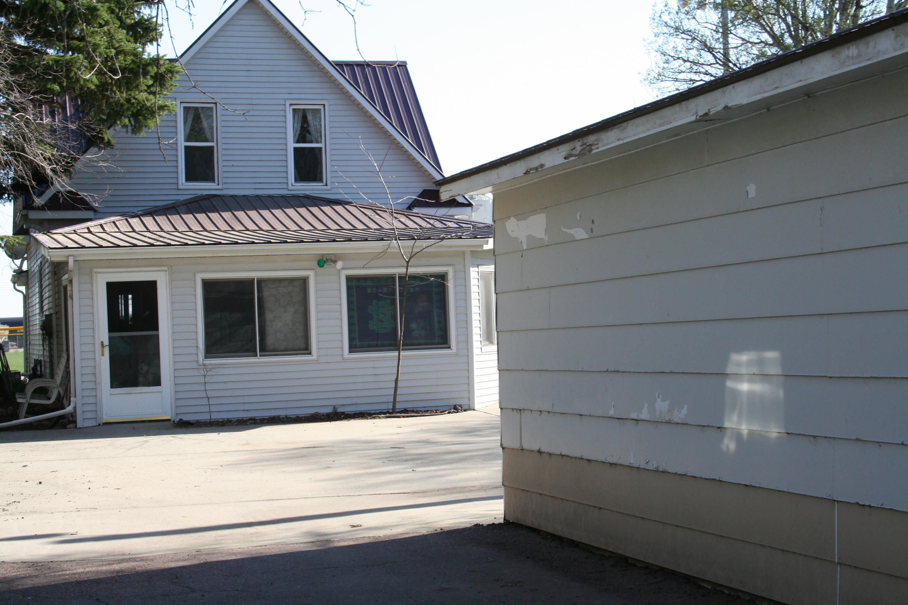 210 E 1st