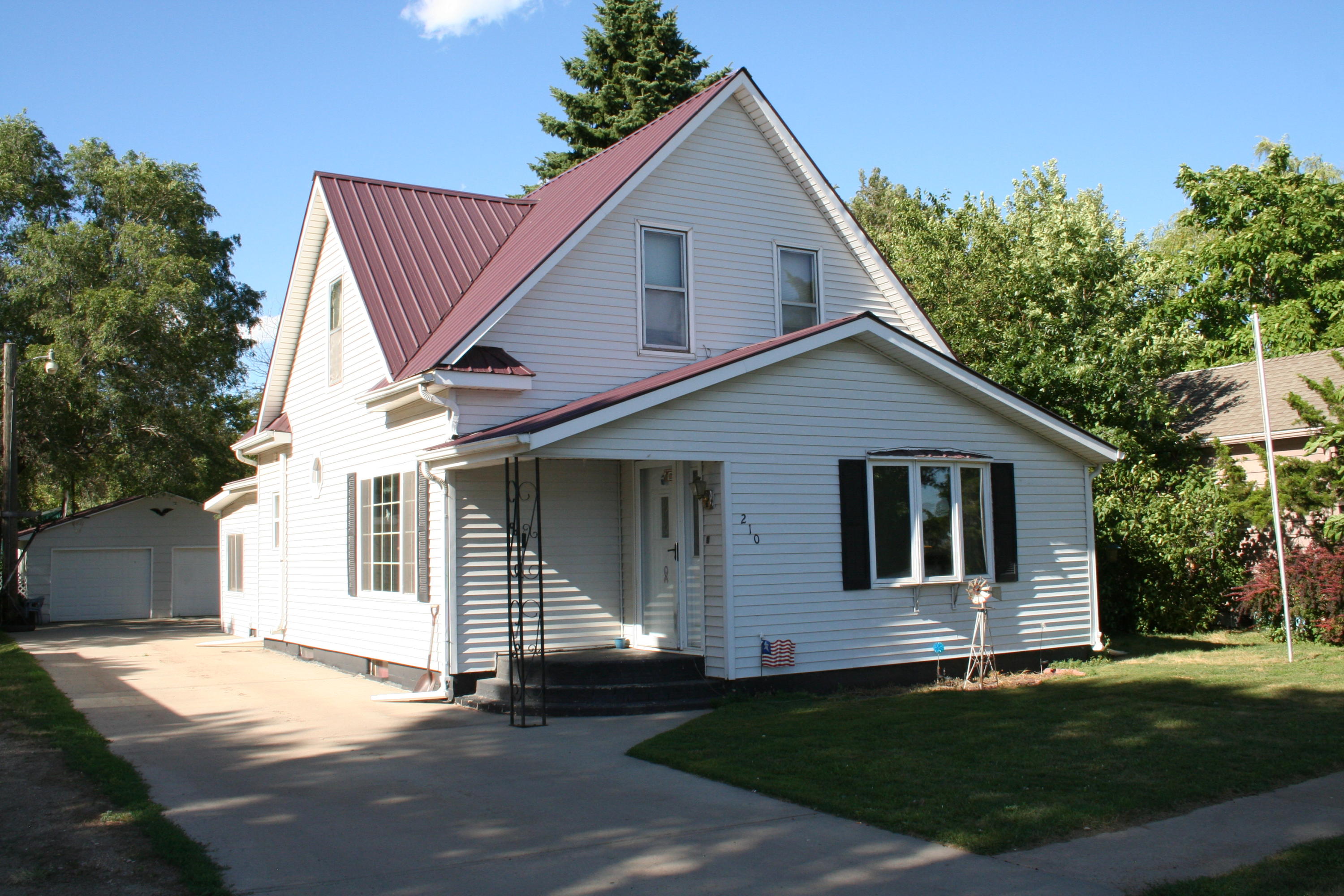 210 E 1st
