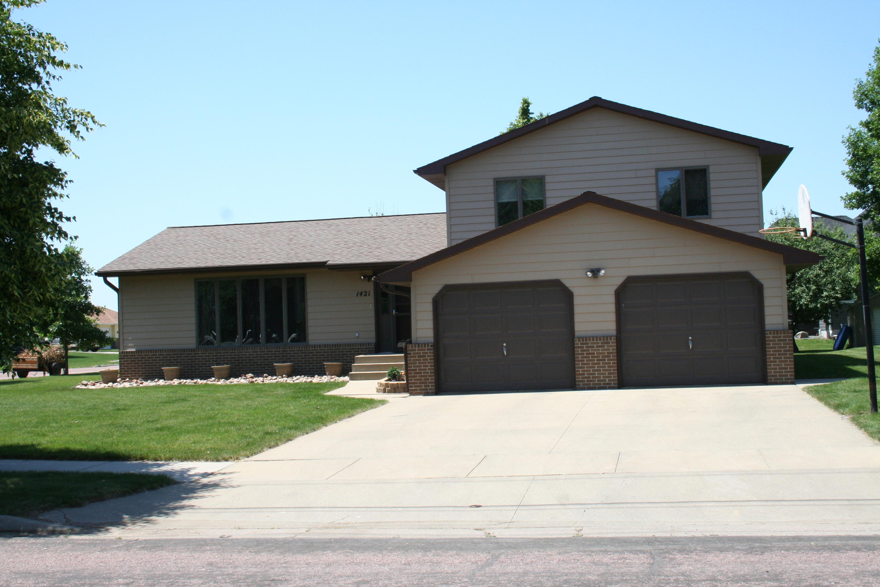 1421 S Miller