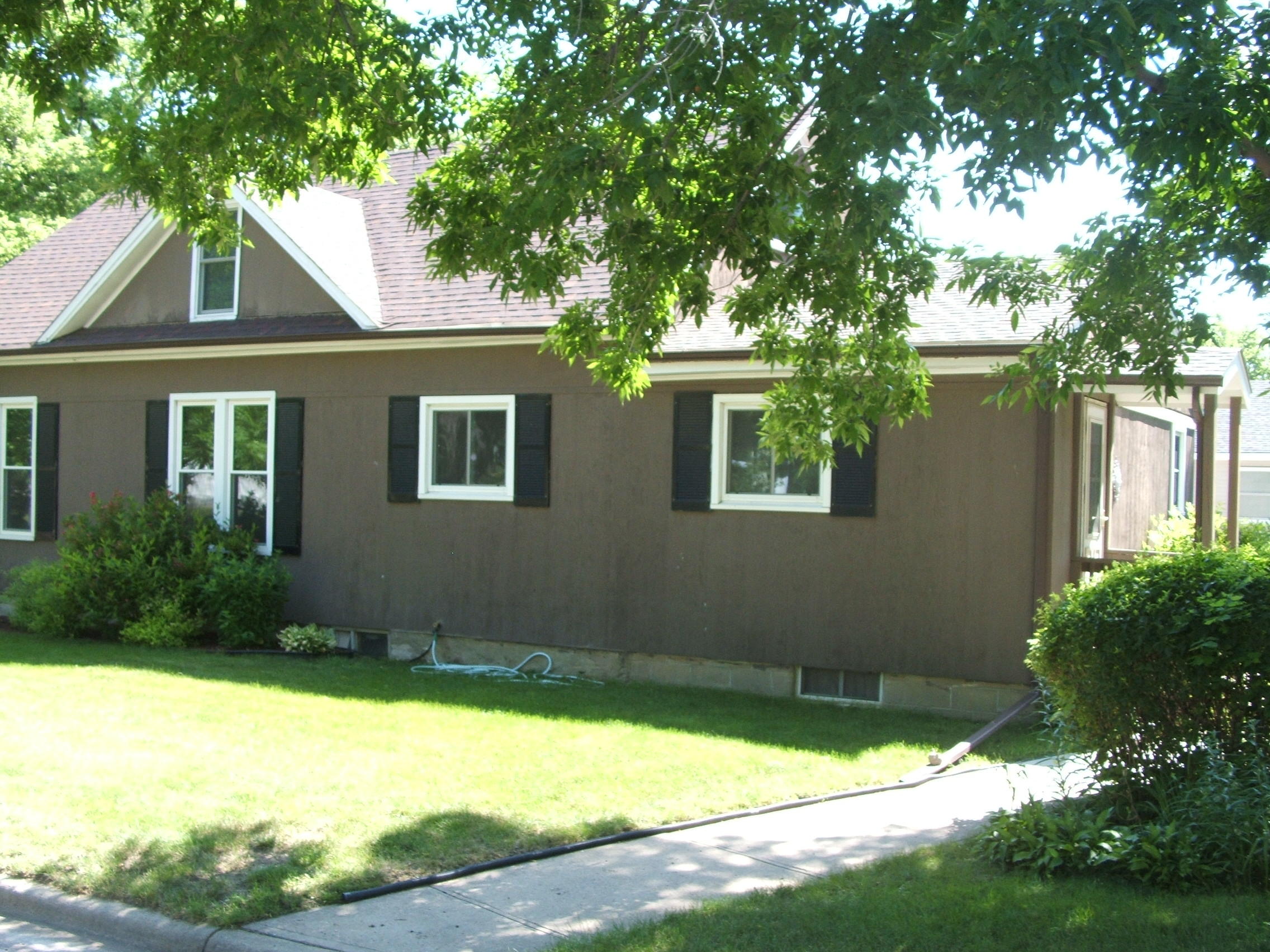 801 E 2nd Ave