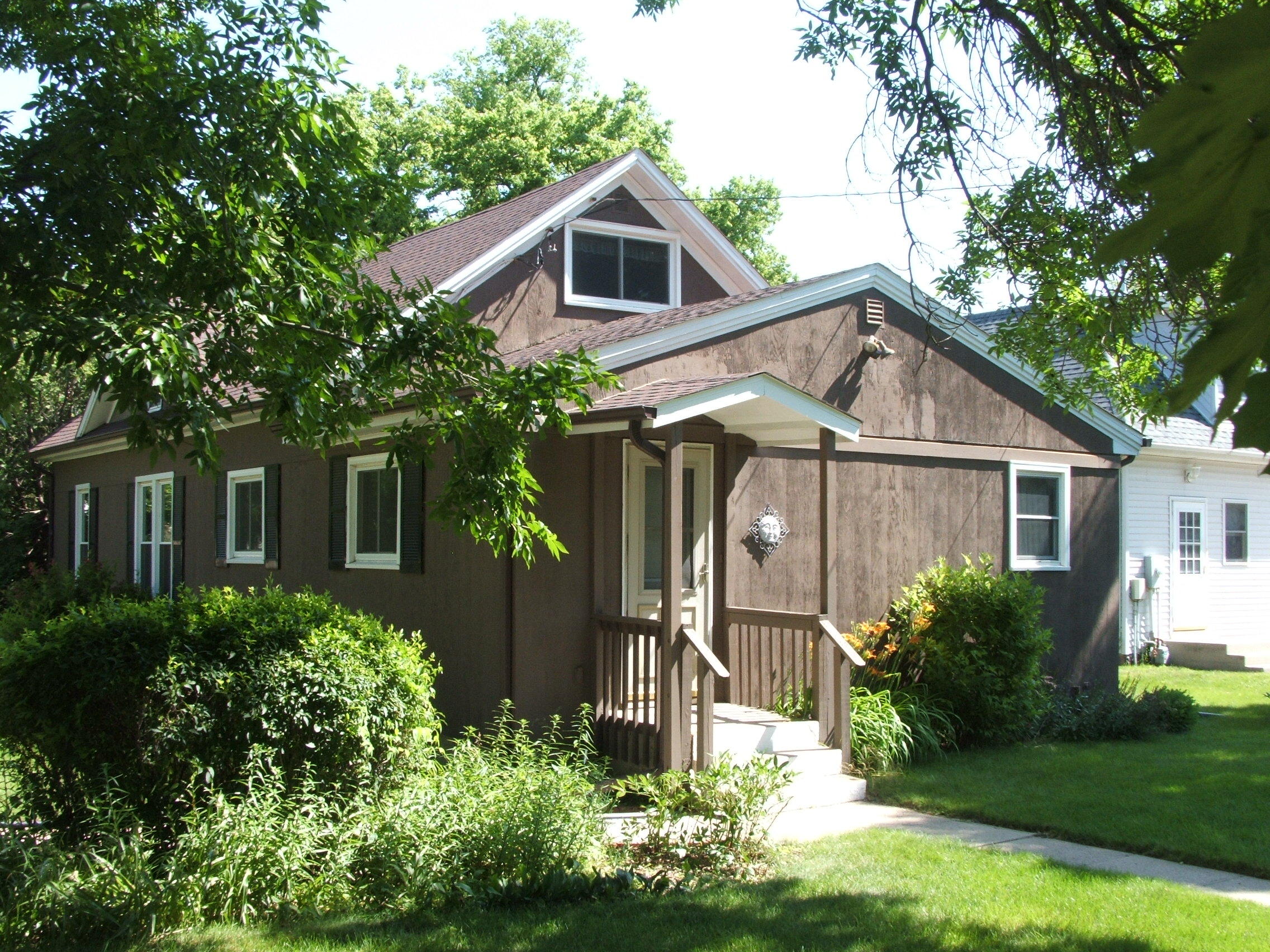 801 E 2nd Ave