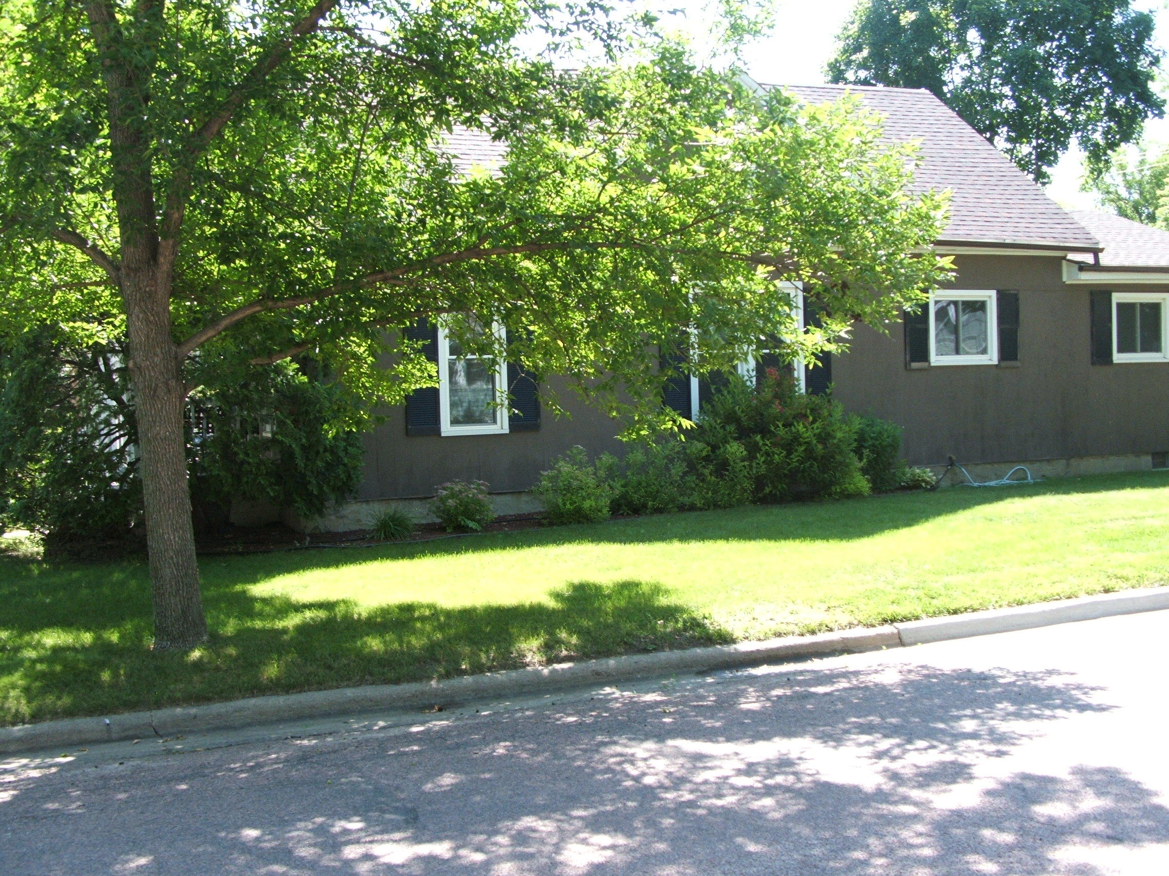 801 E 2nd Ave