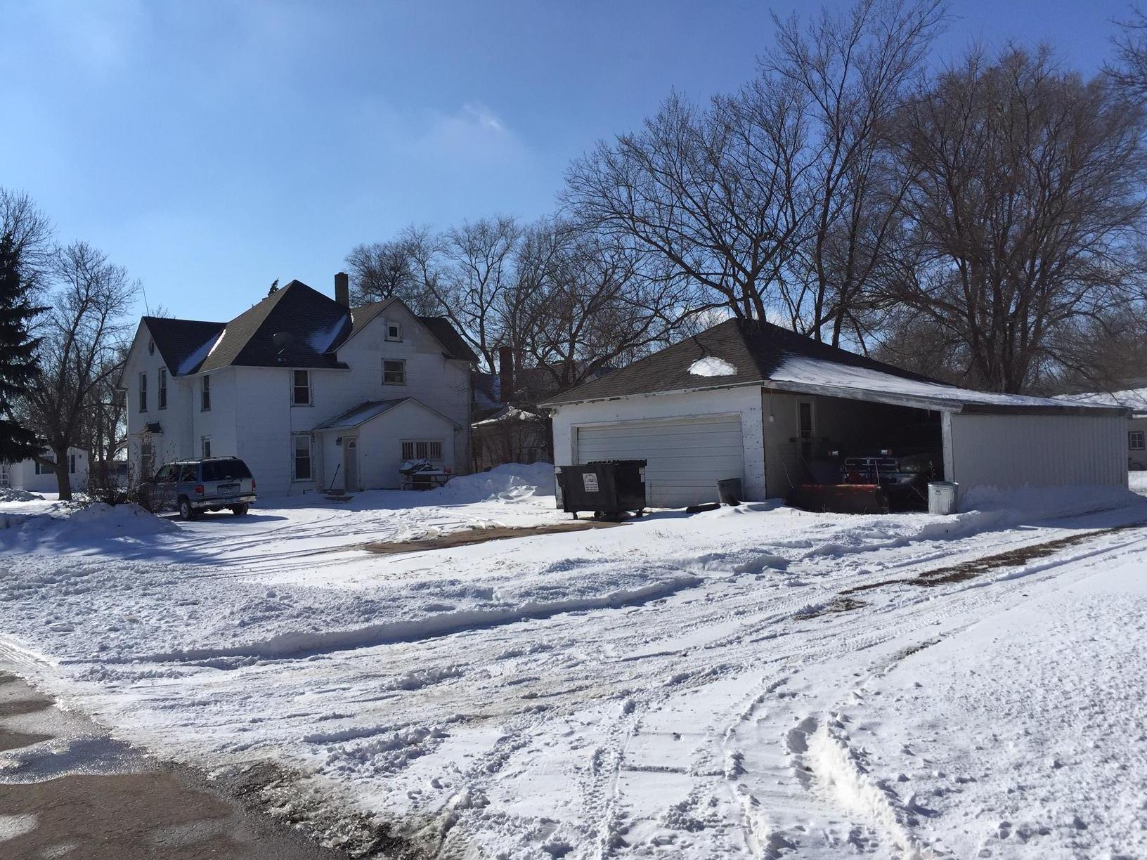 202 W 1st St