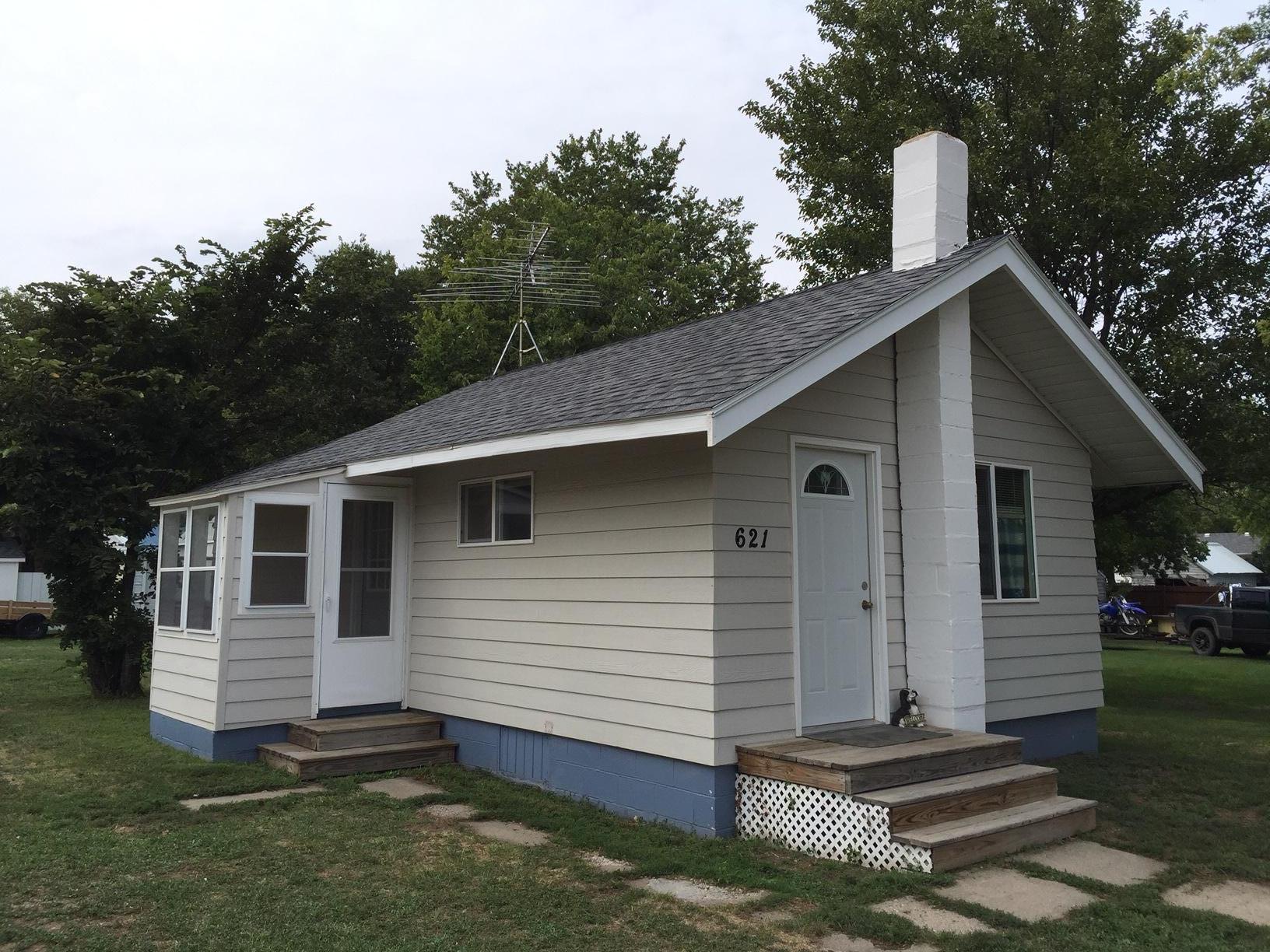 621 S Rowley