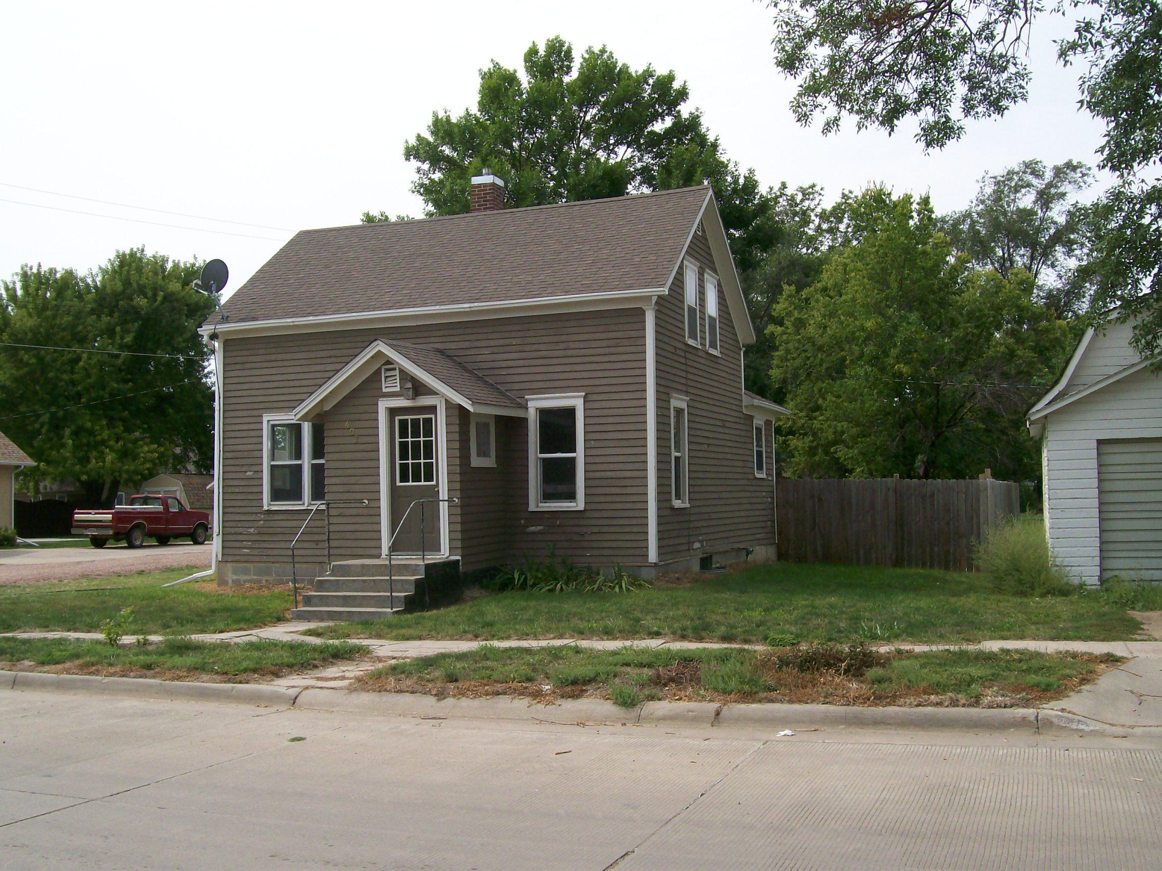 403 S 1st St