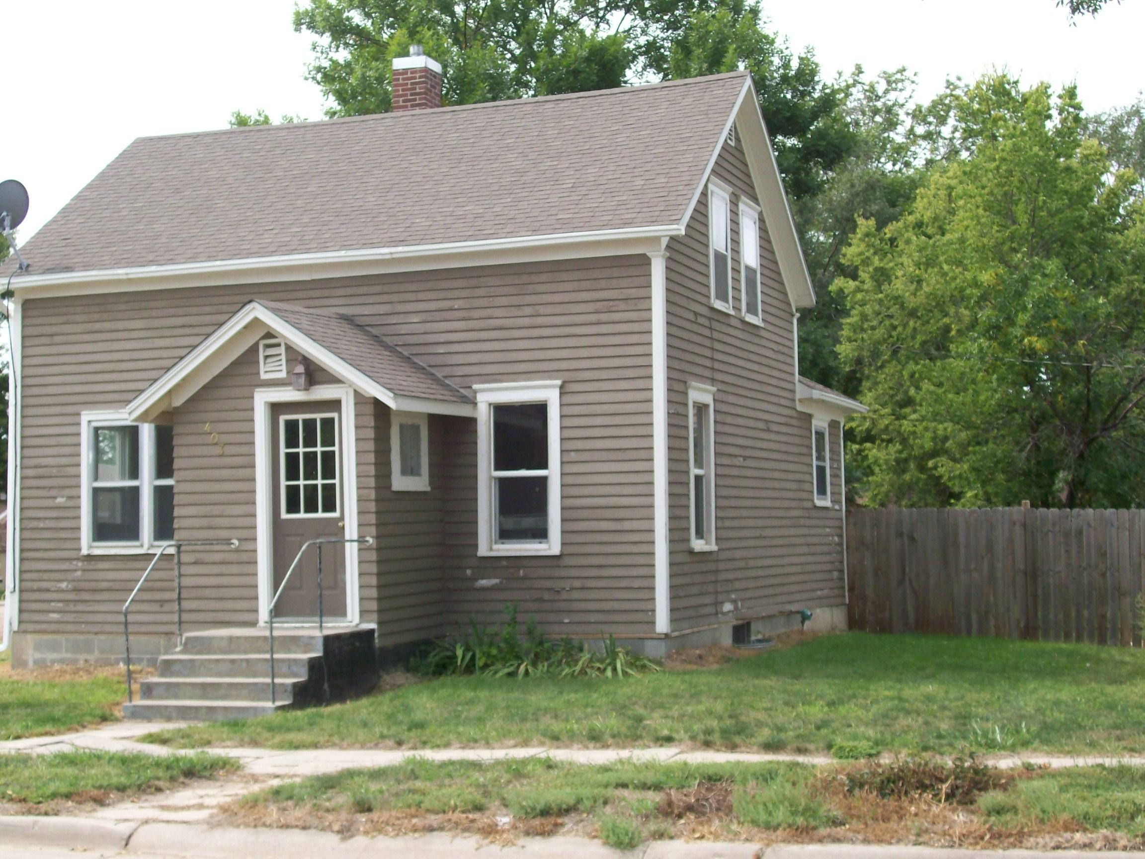 403 S 1st St