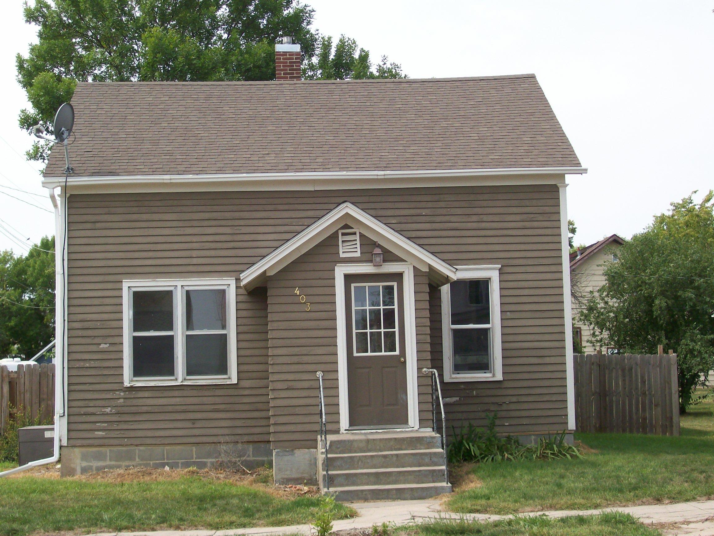 403 S 1st St