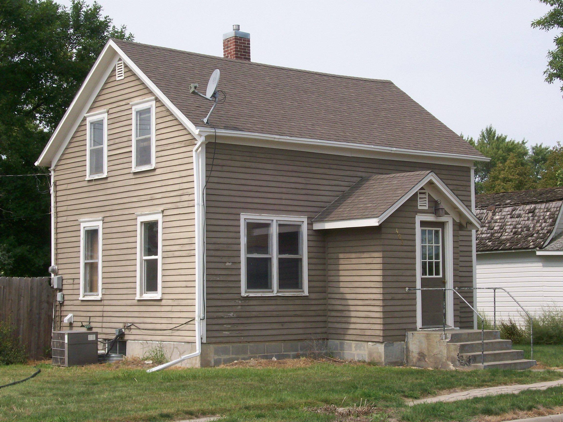 403 S 1st St