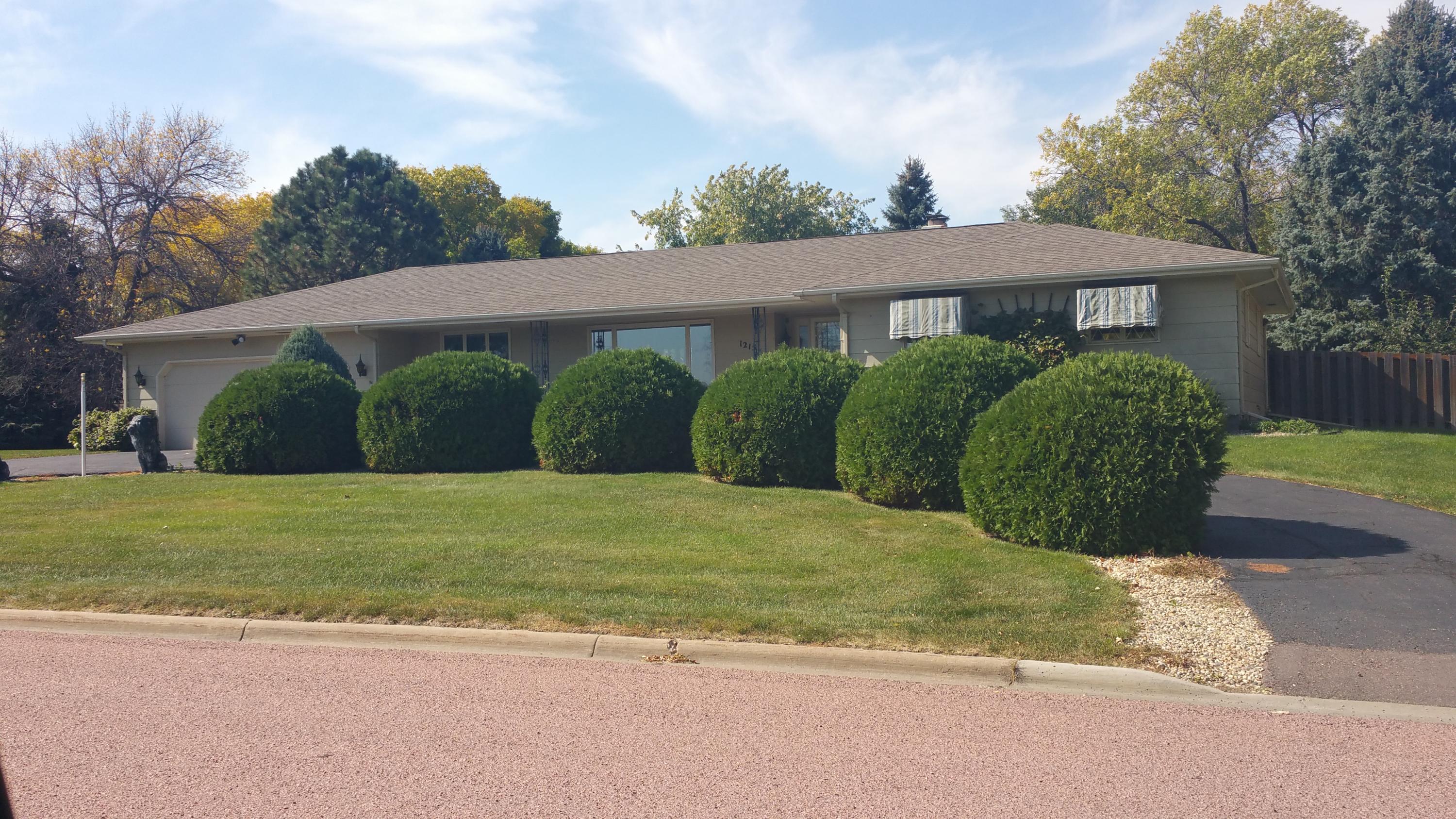 1215 Summit Dr