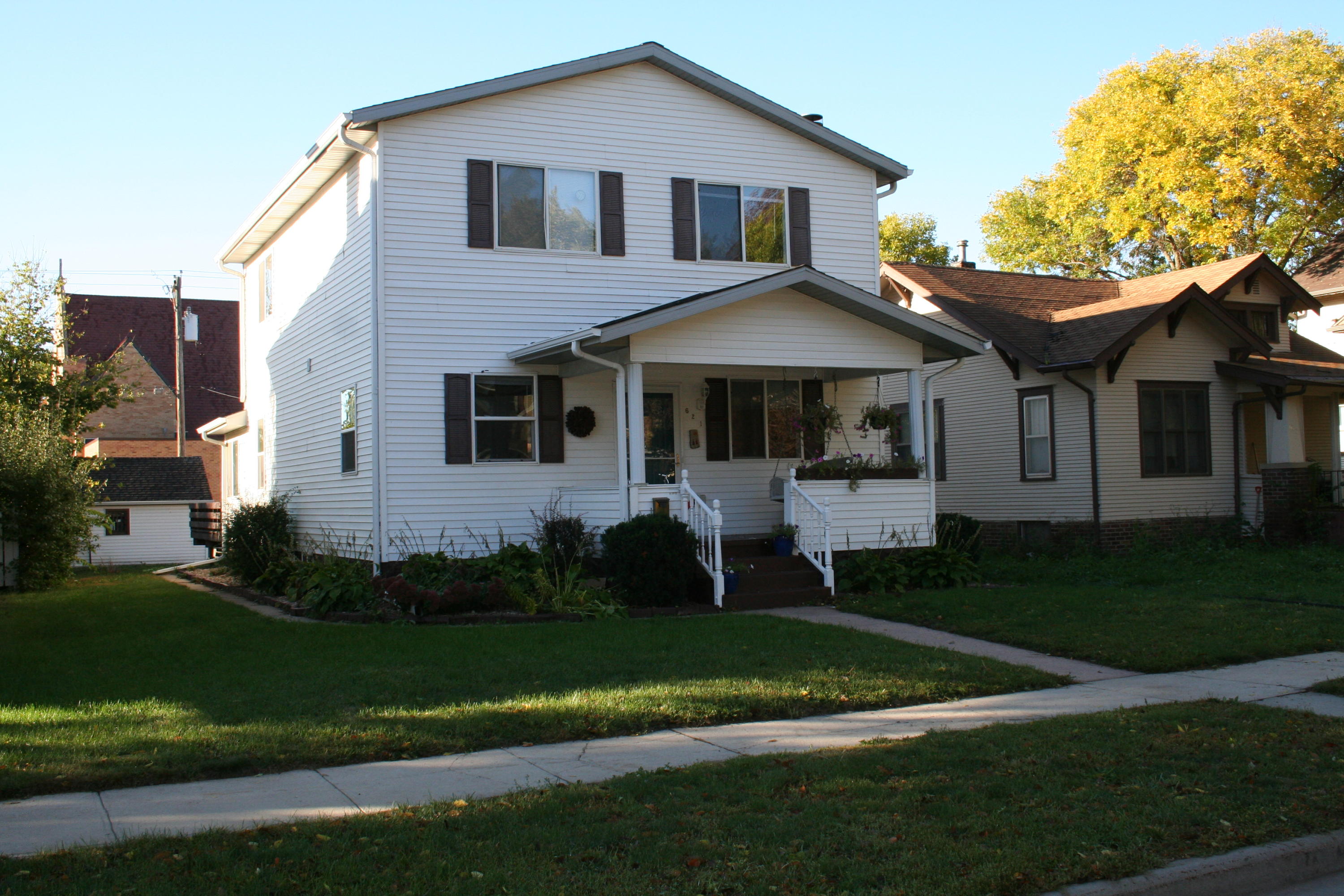 621 E 4th Ave