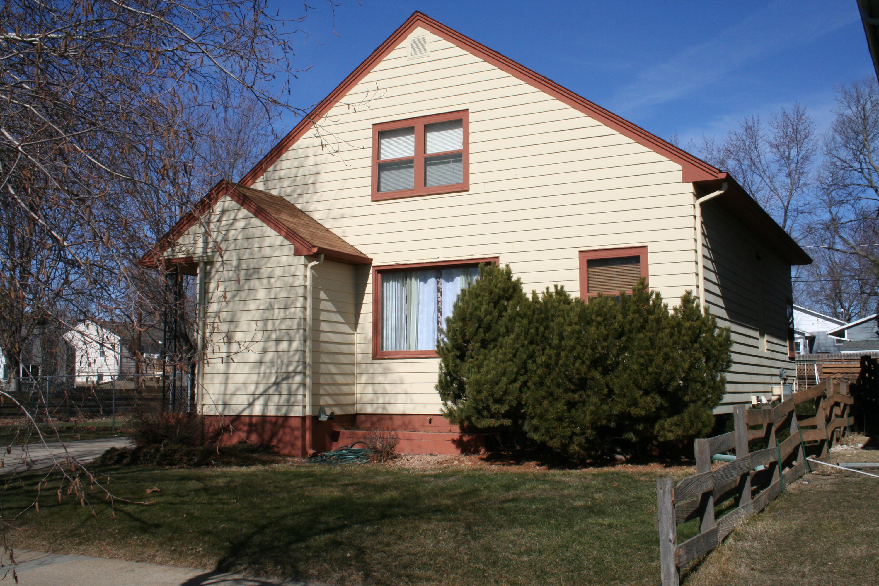 1016 W 4th Ave