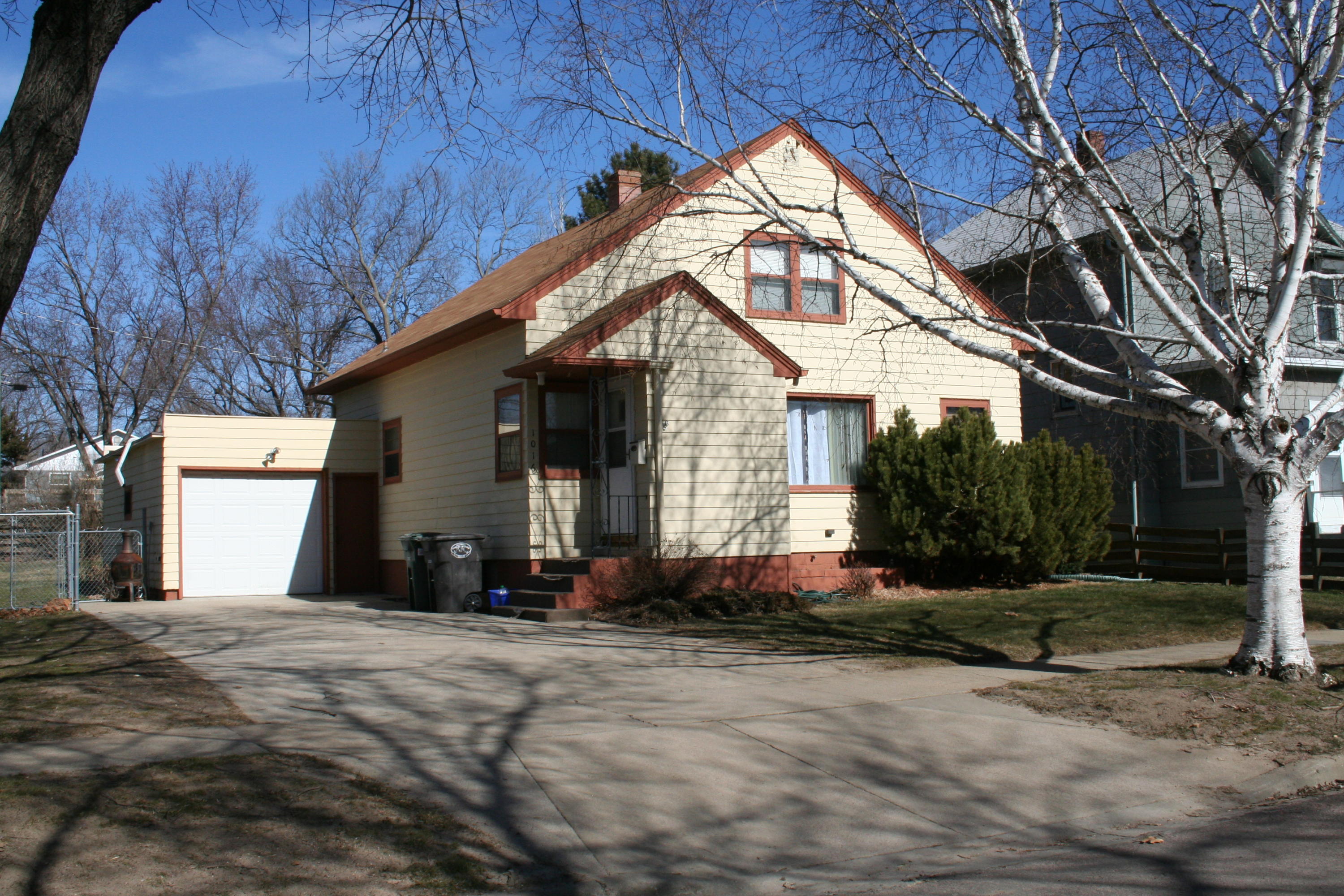 1016 W 4th Ave