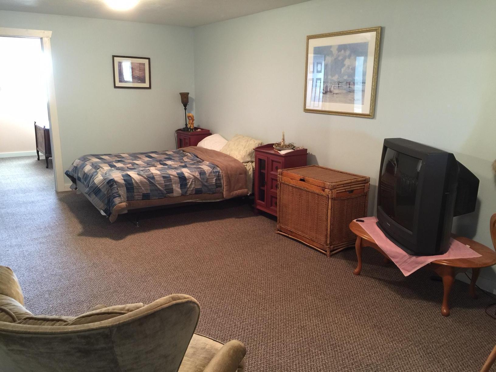 411 Cedar Ln