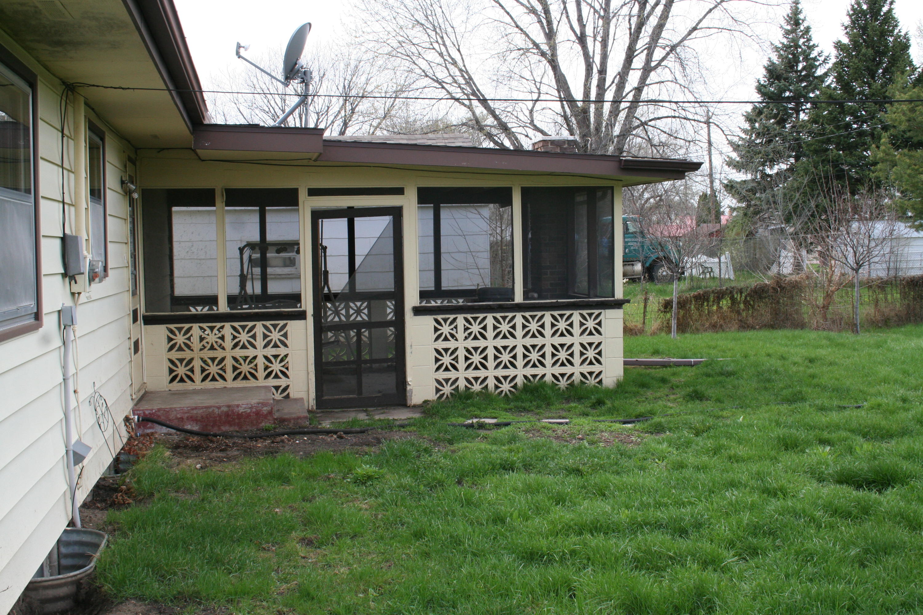 516 E 11th Ave