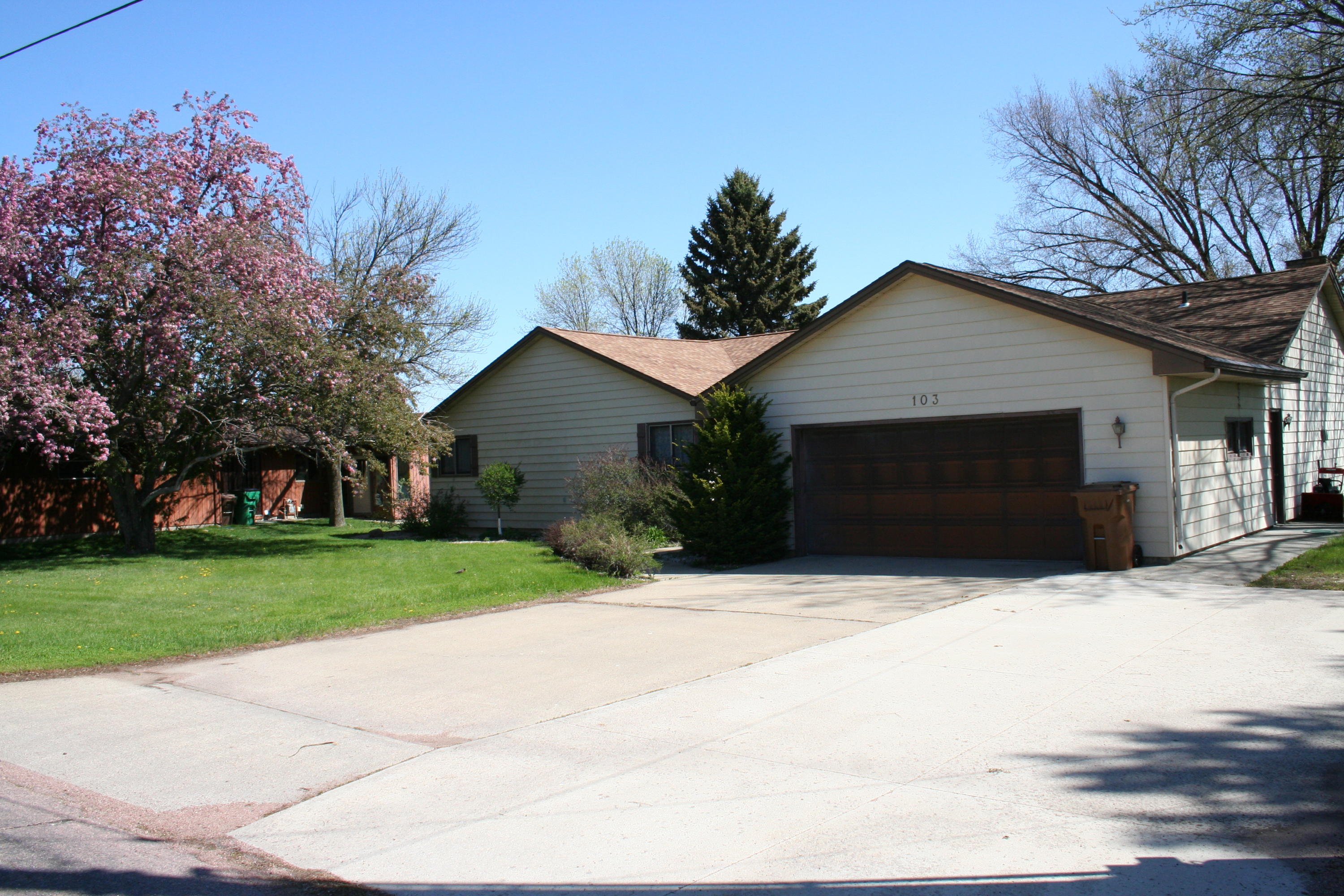 103 S Harmon Dr