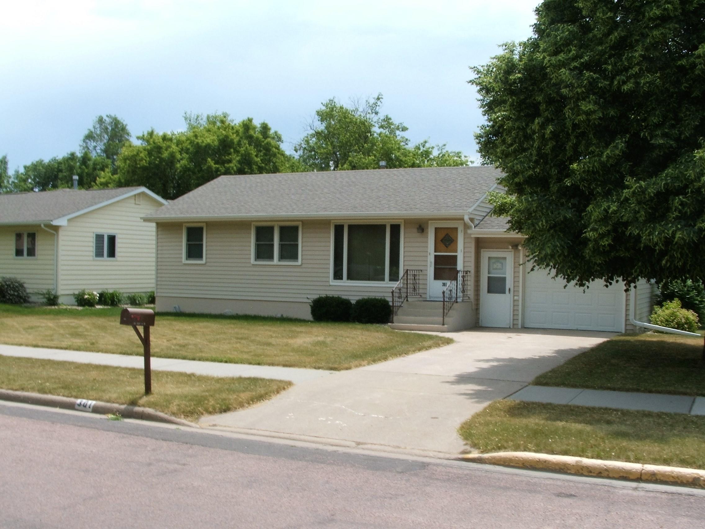 301 E 13th