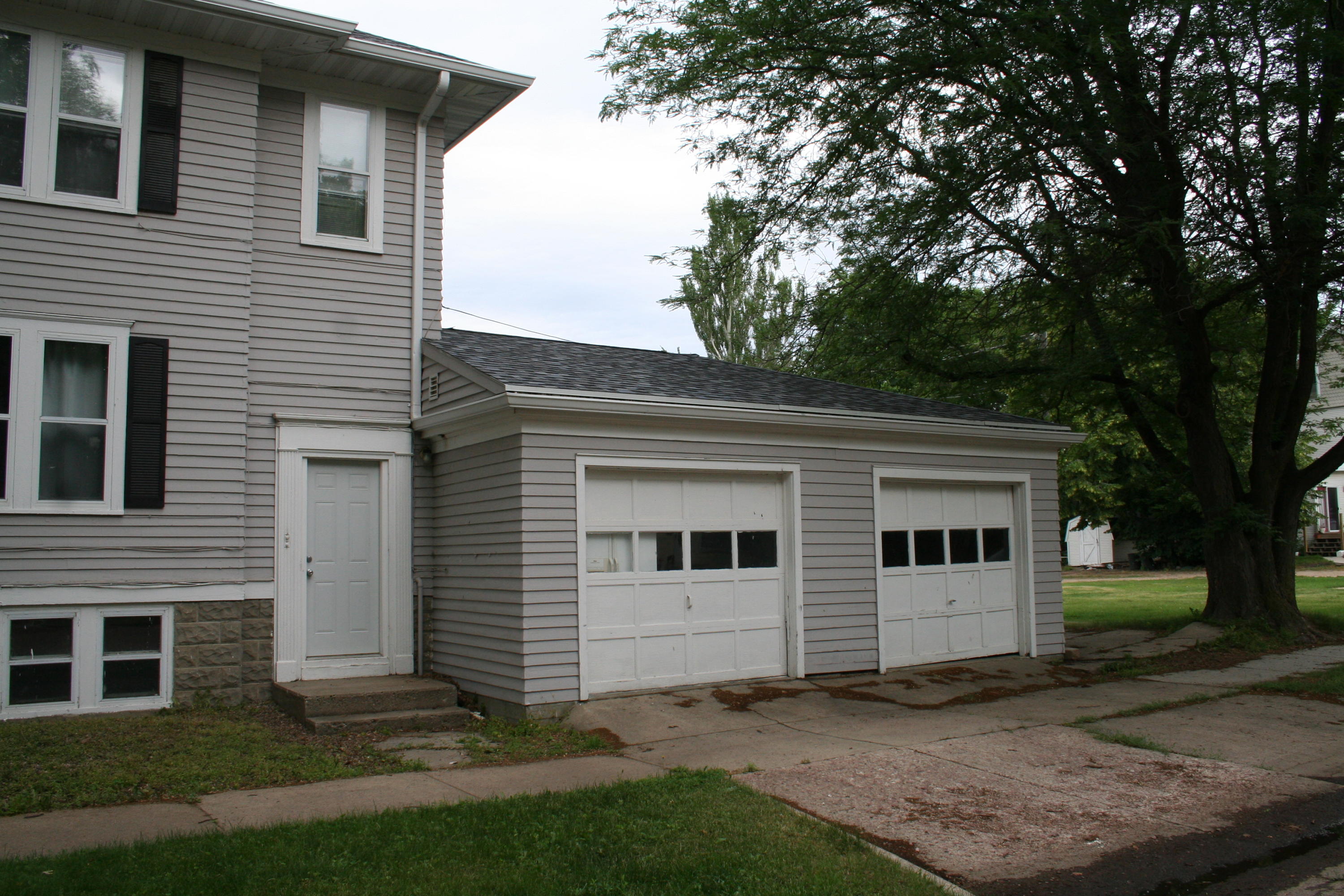 320 E 4th Ave