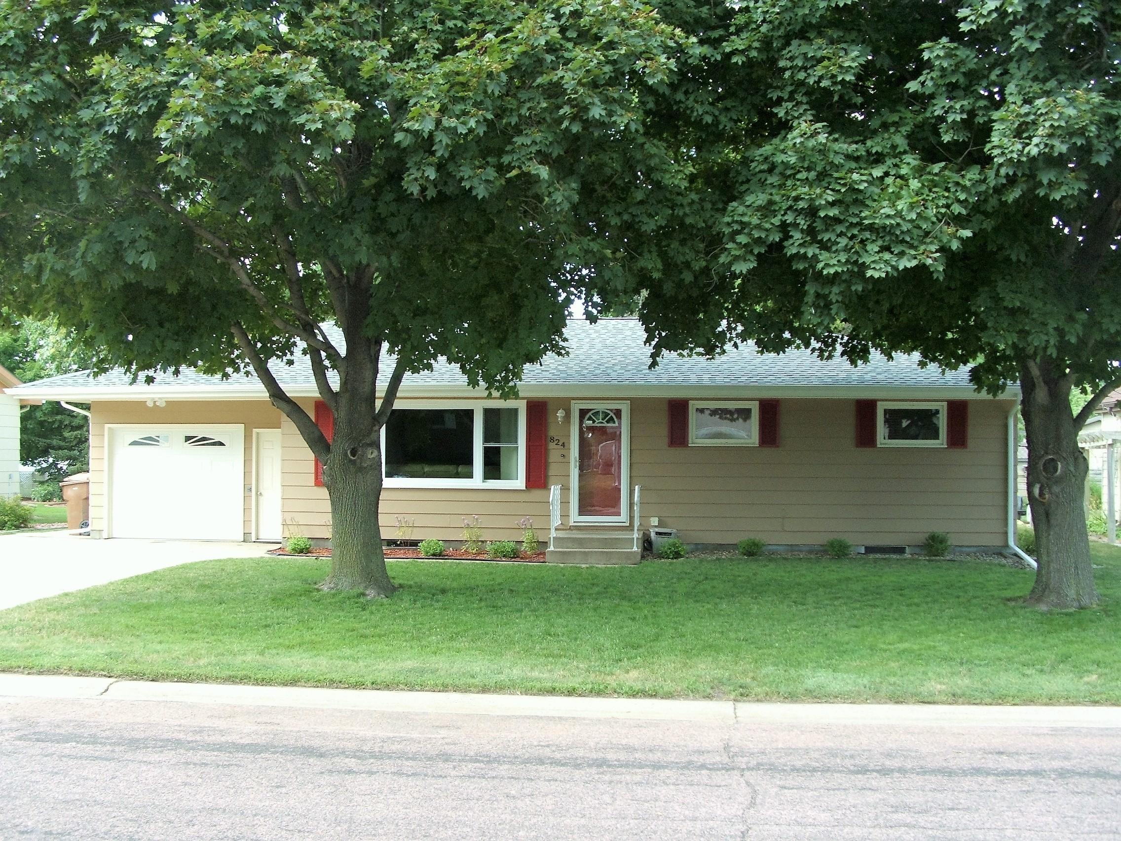 824 E 12 Ave