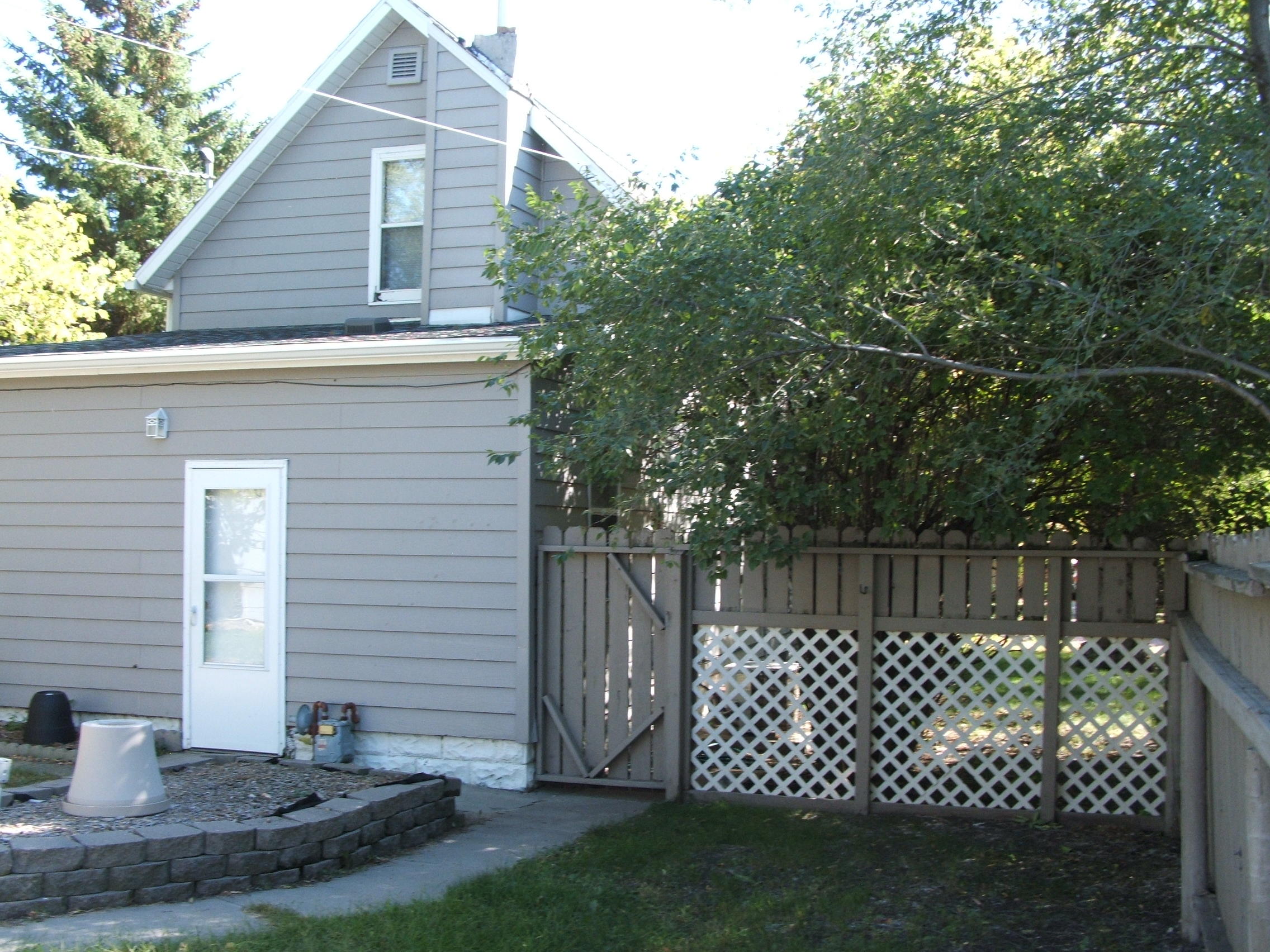 504 E Hanson Ave