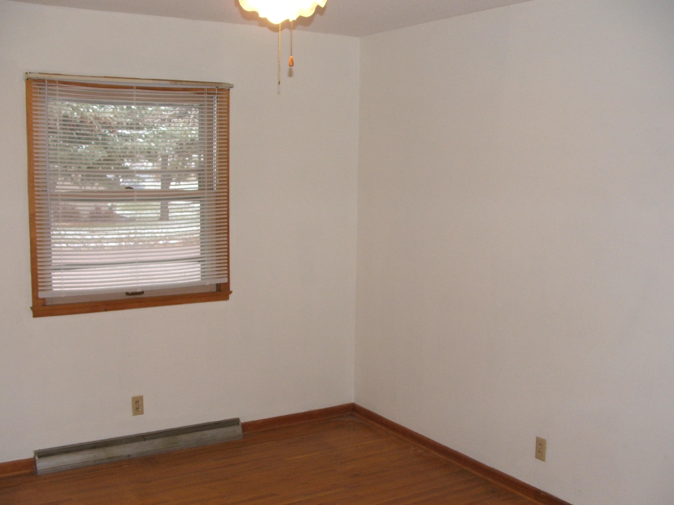925 W Elm St