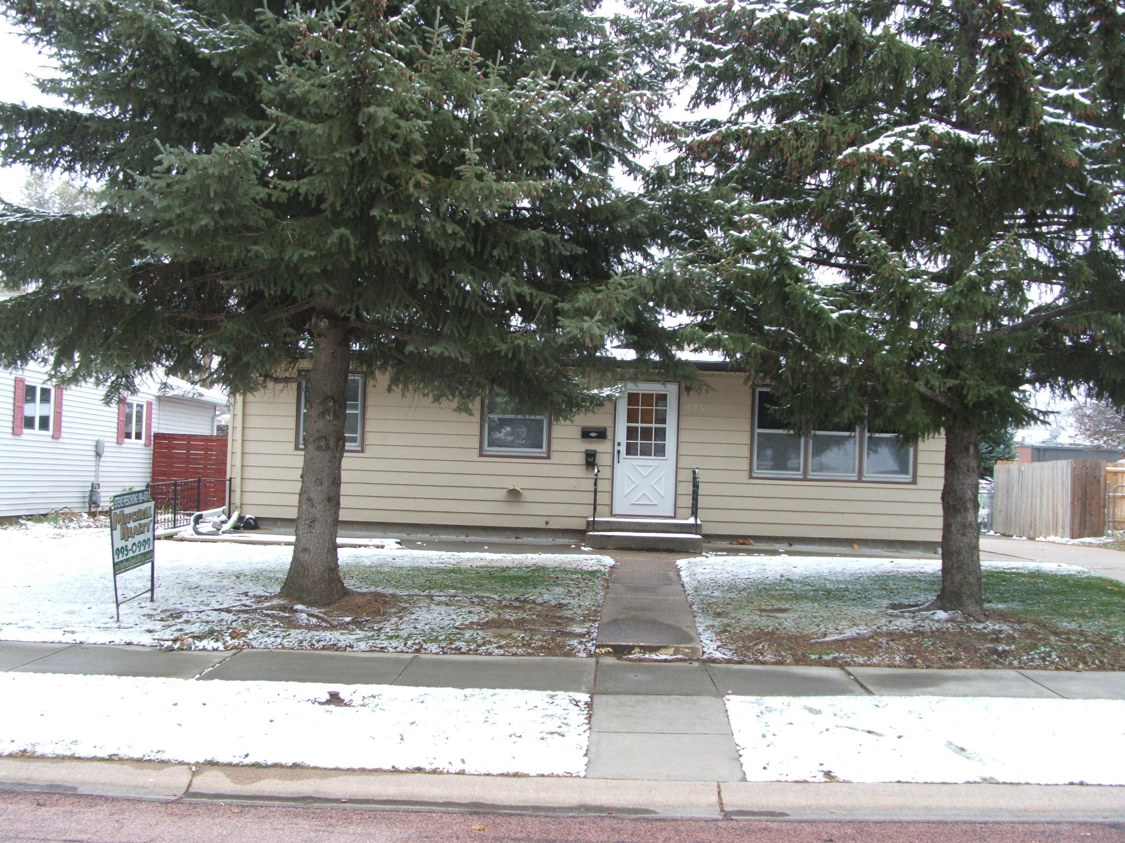 925 W Elm St