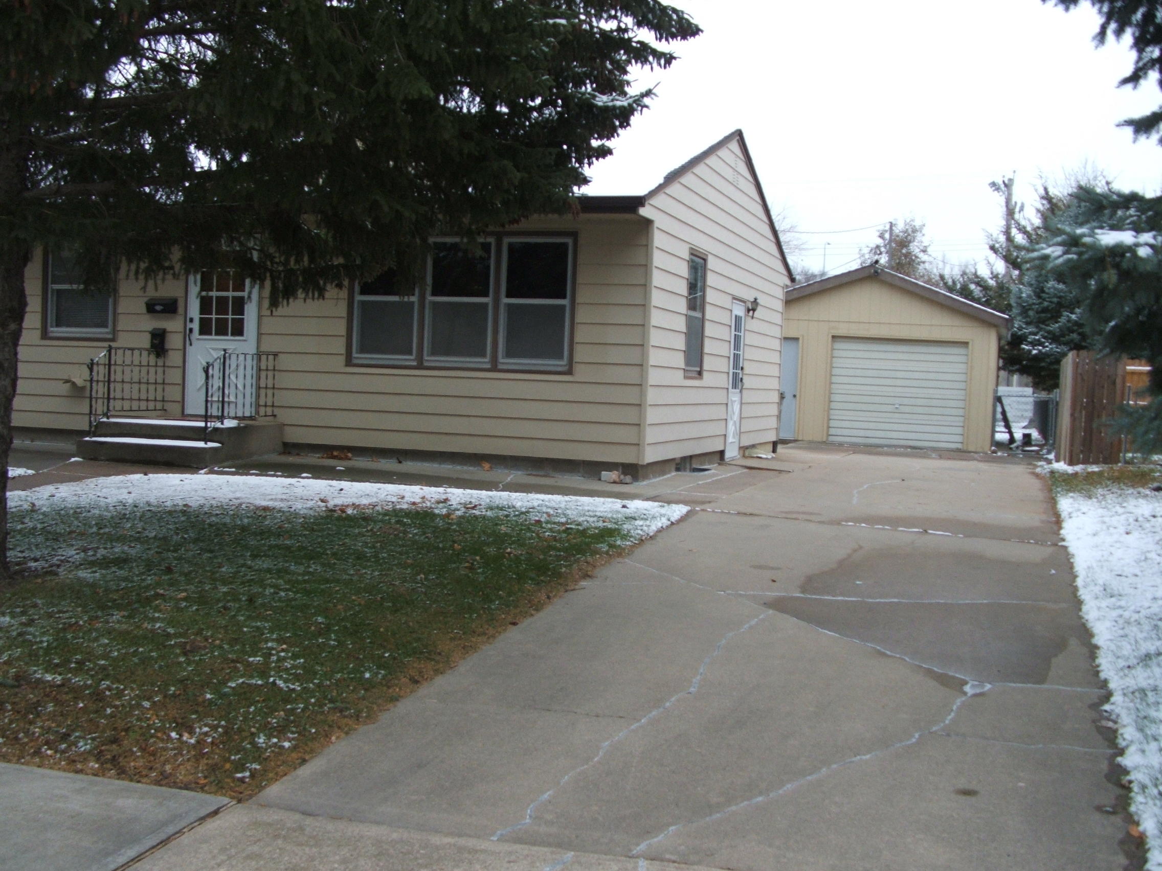 925 W Elm St