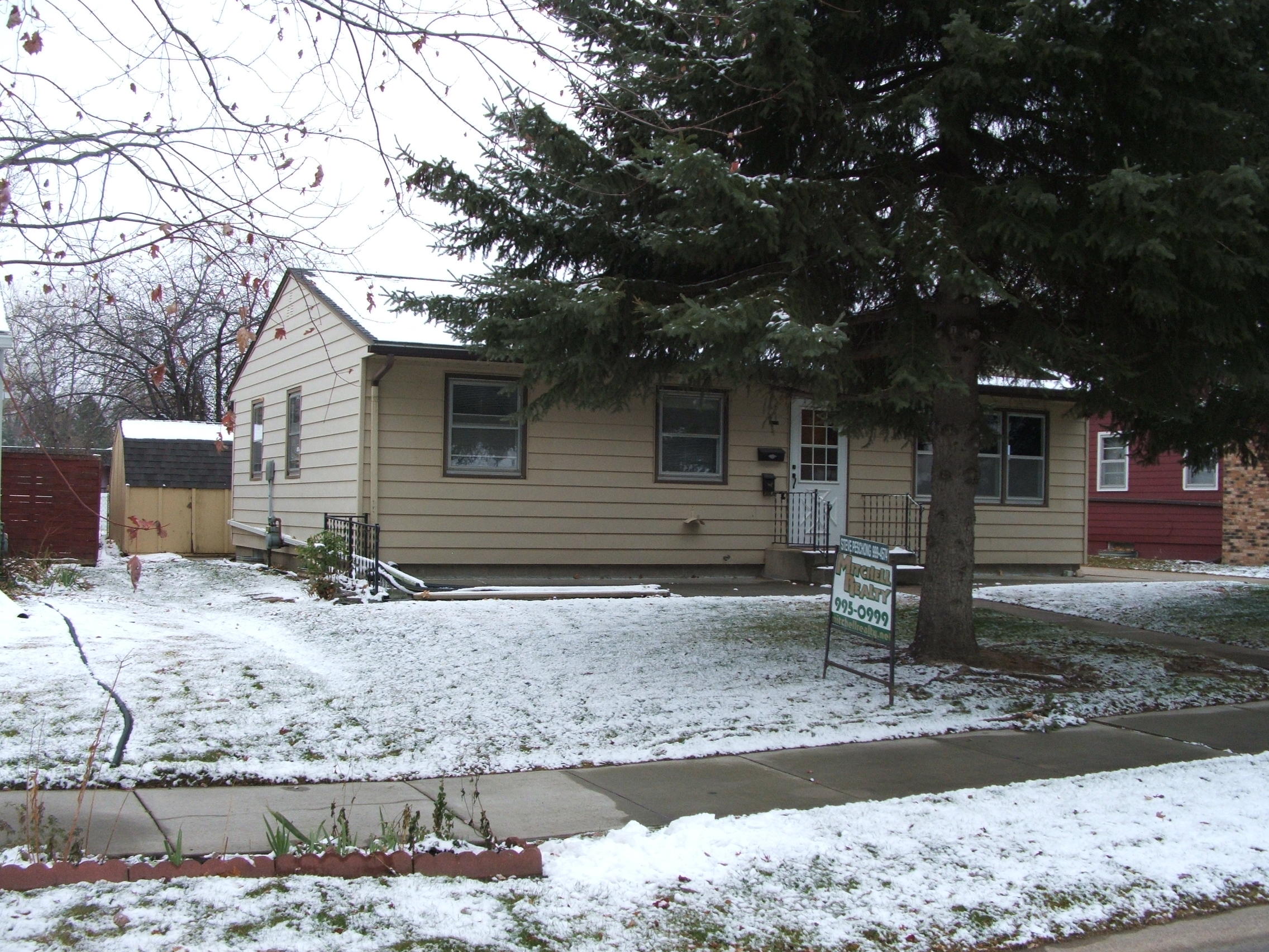 925 W Elm St
