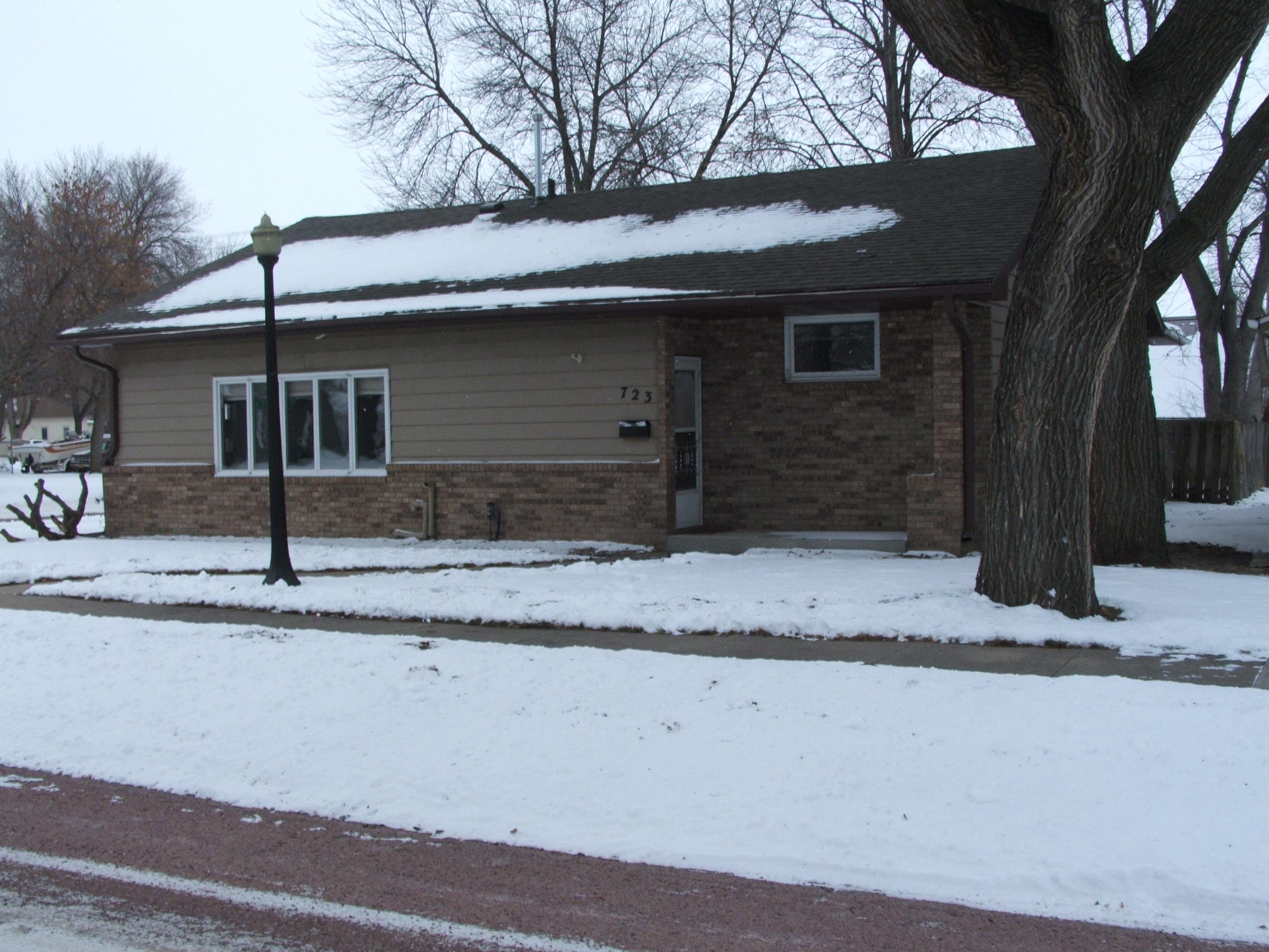 723 E Hanson Ave