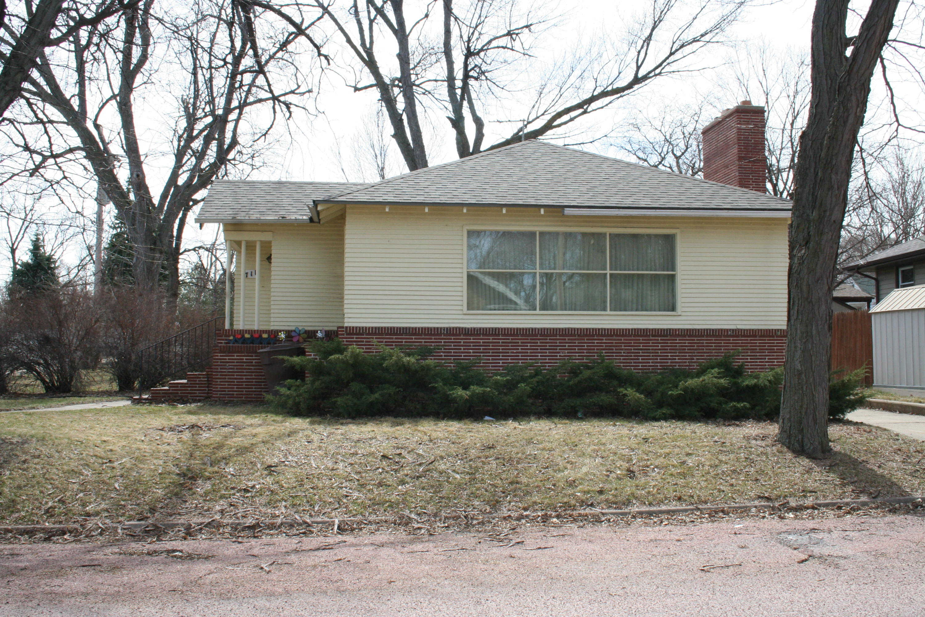 711 W Birch Ave