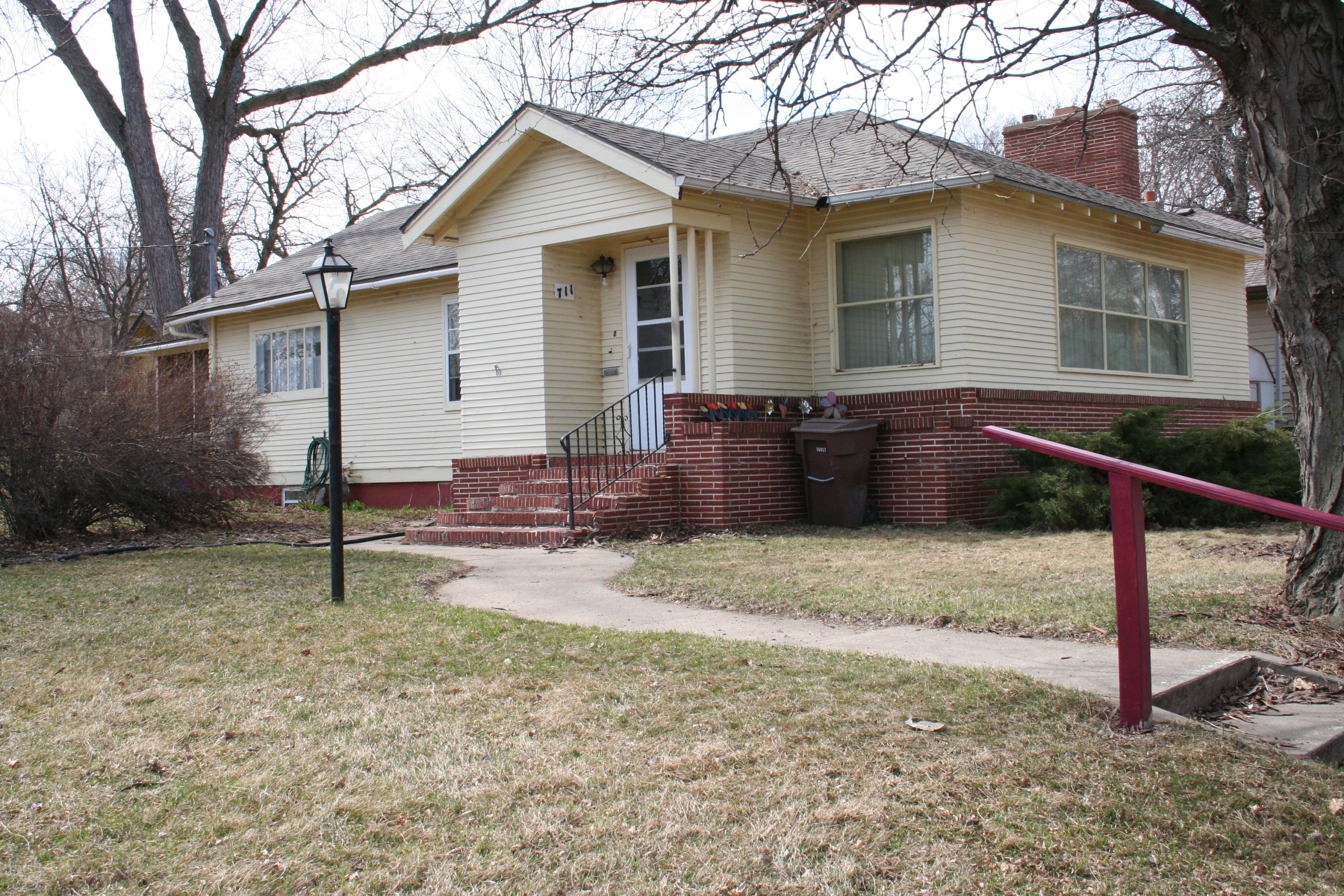 711 W Birch Ave