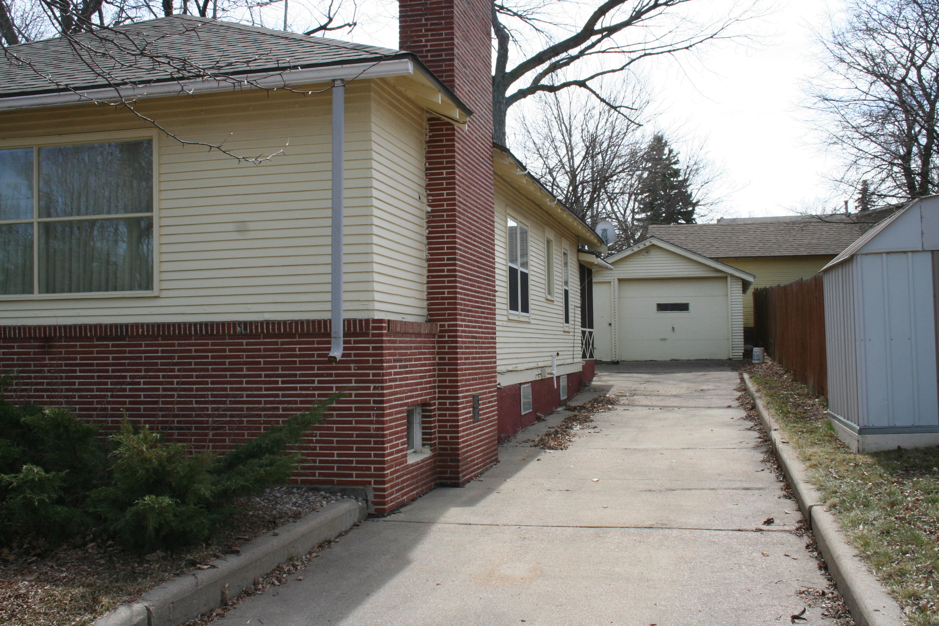 711 W Birch Ave