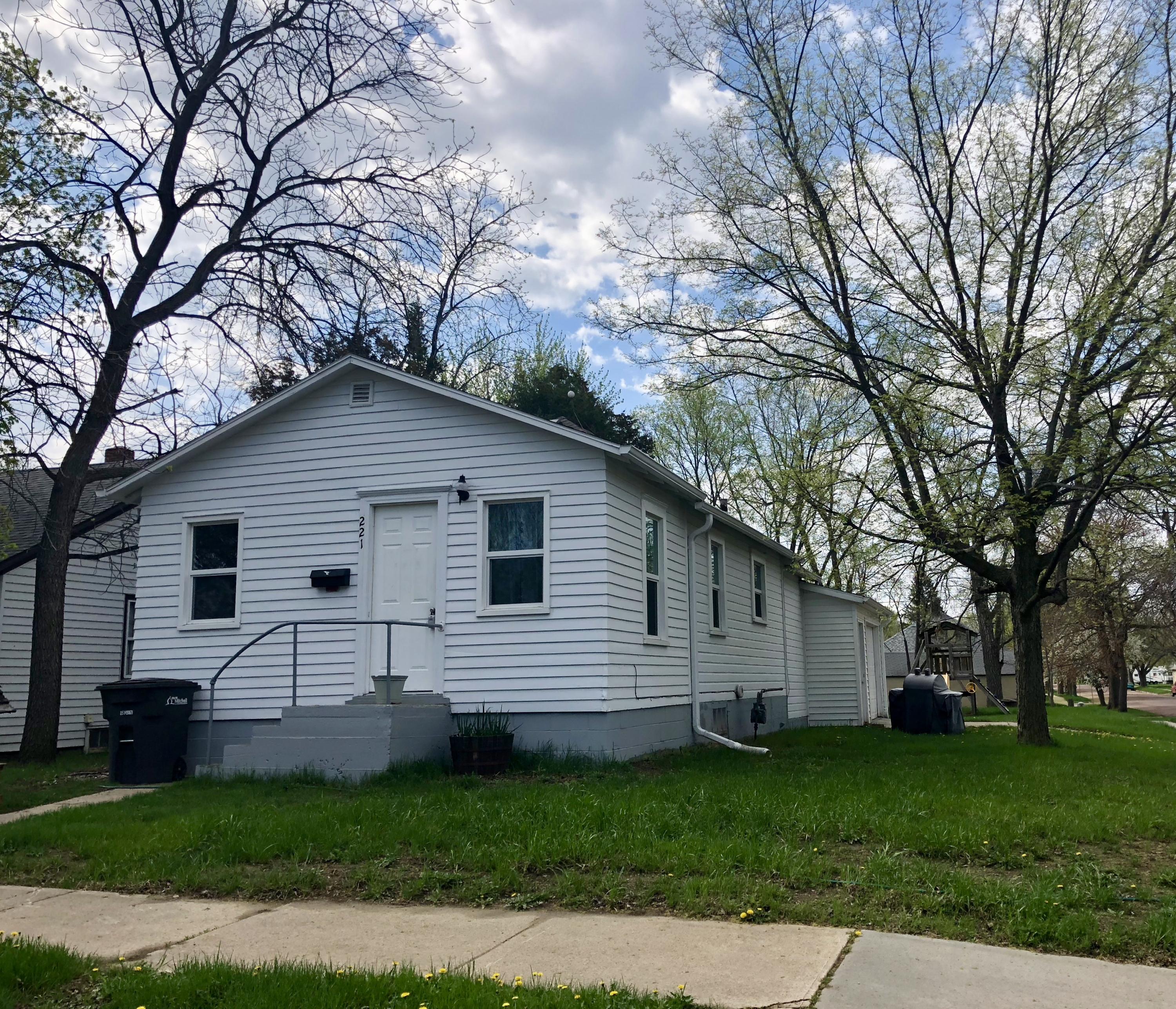 221 W 12th Ave