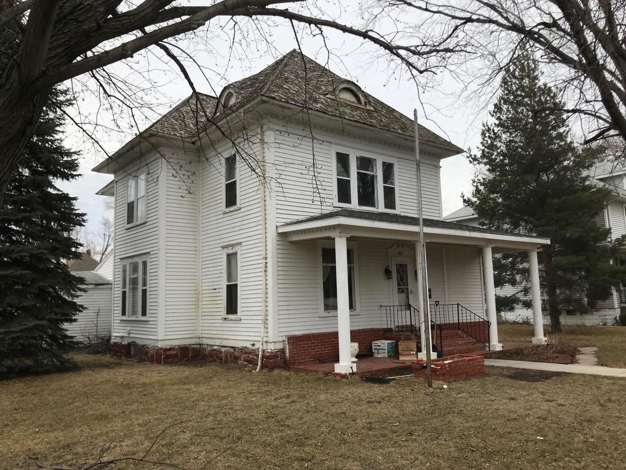 700 E 3rd Ave