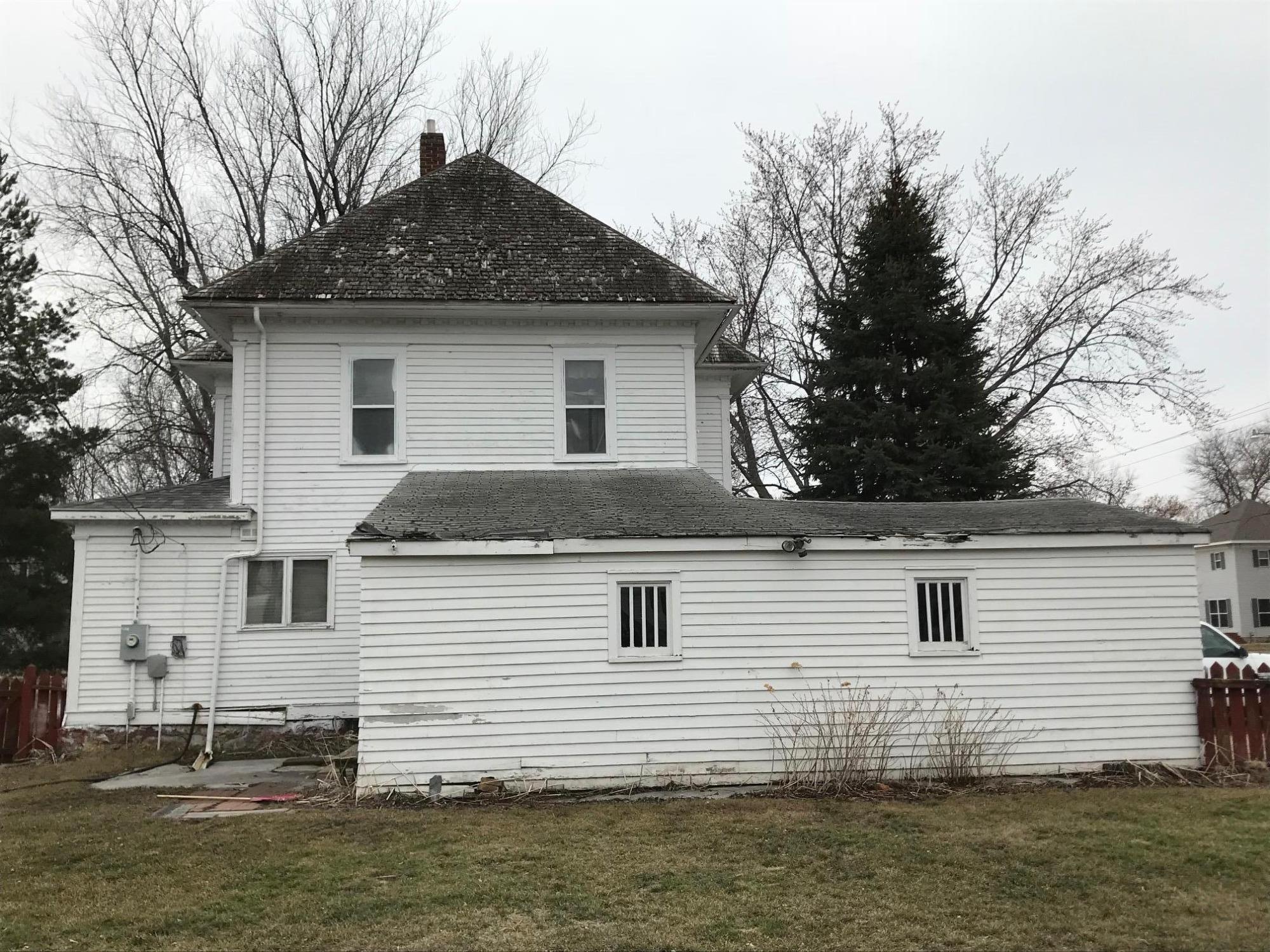 700 E 3rd Ave
